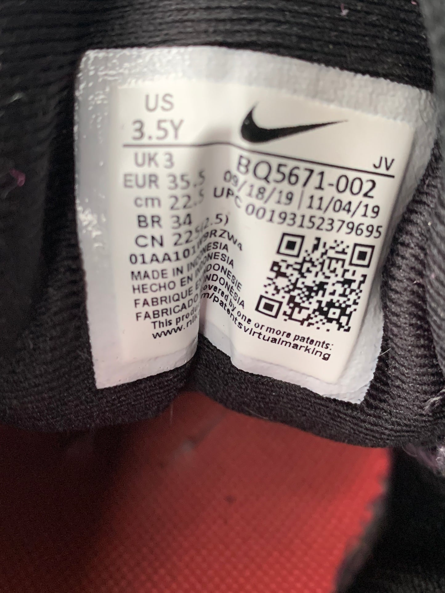 Black runners with pink stripe uk 2.5-3 (eu 35.5)