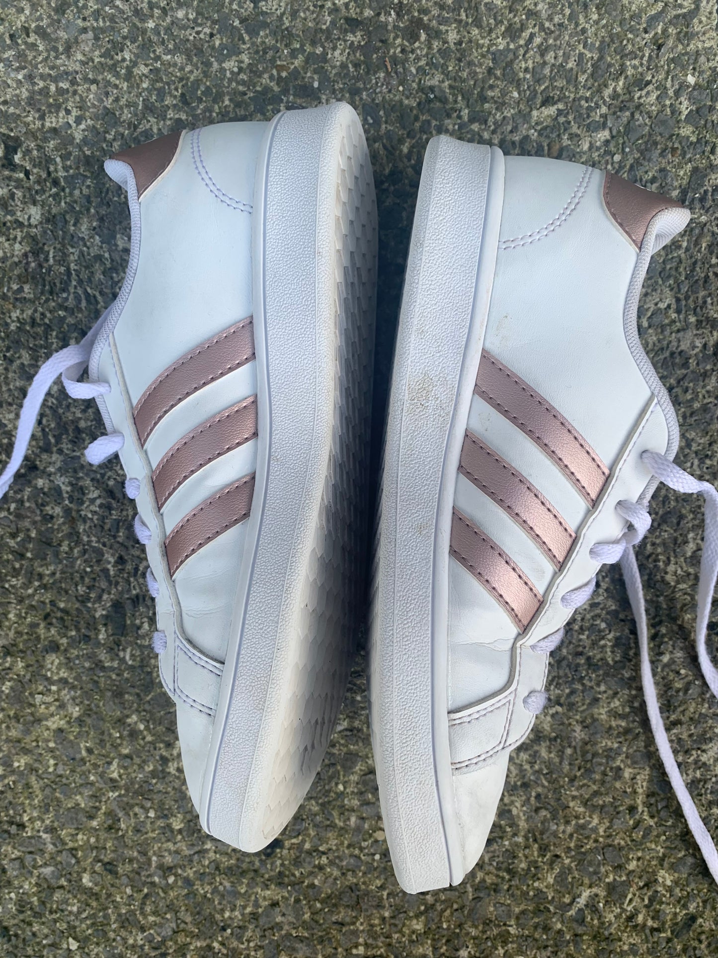White runners uk 2.5-3 (eu 35.5)
