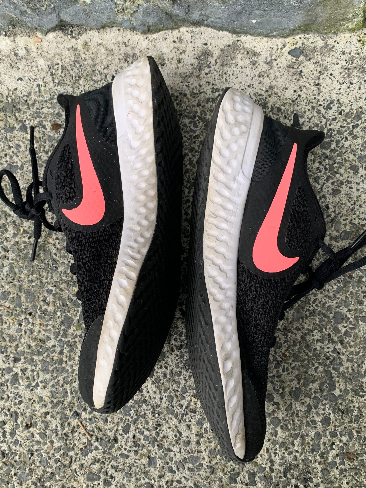 Black runners with pink stripe uk 2.5-3 (eu 35.5)