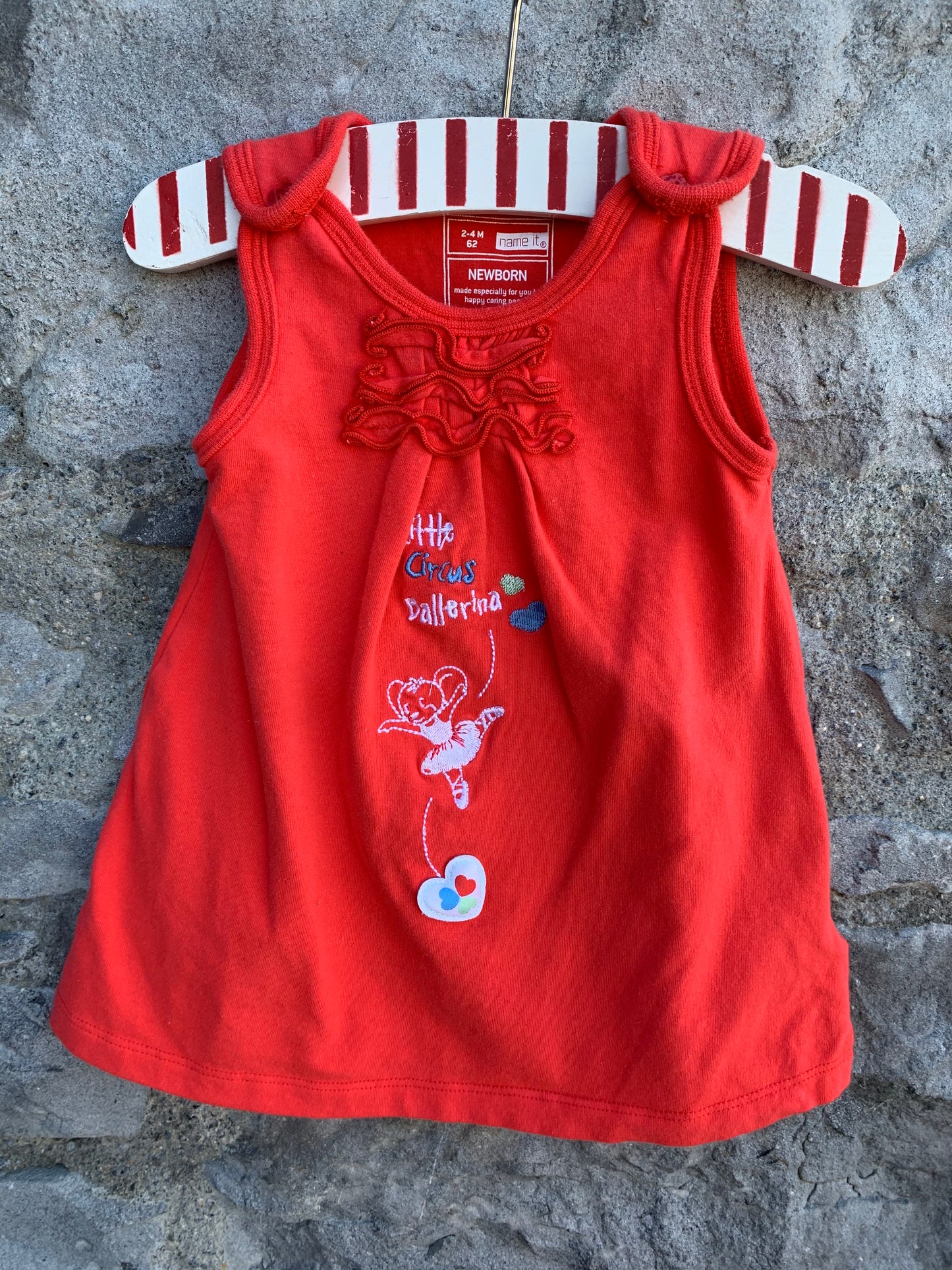 Red pinafore 0-3m (56-62cm)