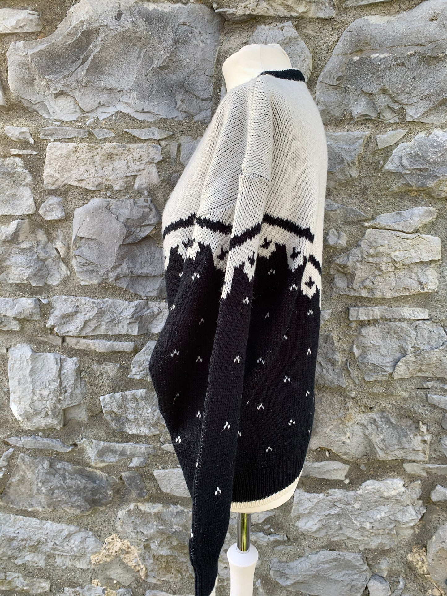 Black and white jumper with bunnies uk 10-14