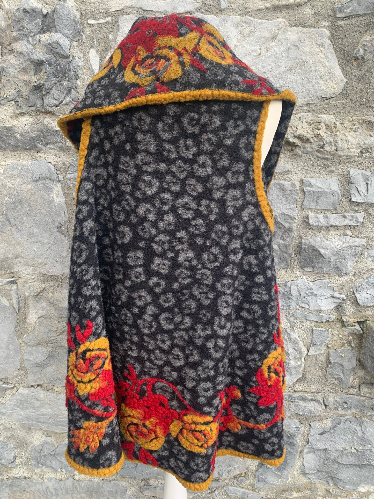 Fluffy floral gilet uk 10-16