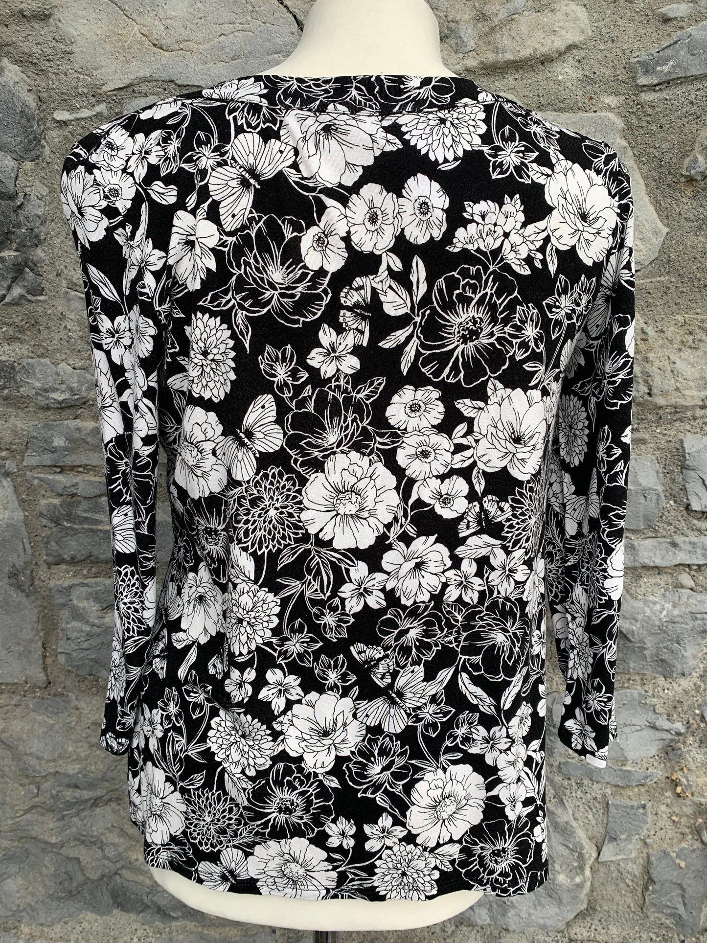 Black&white floral top uk 8