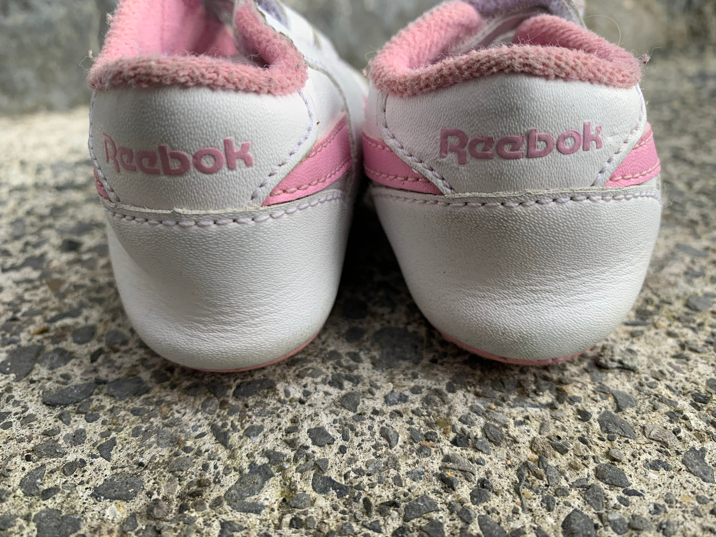 Baby Reebok uk 2.5 (eu 18.5)