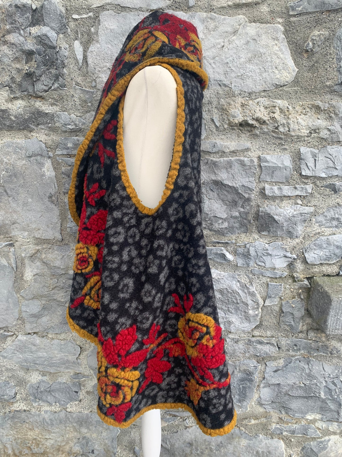 Fluffy floral gilet uk 10-16