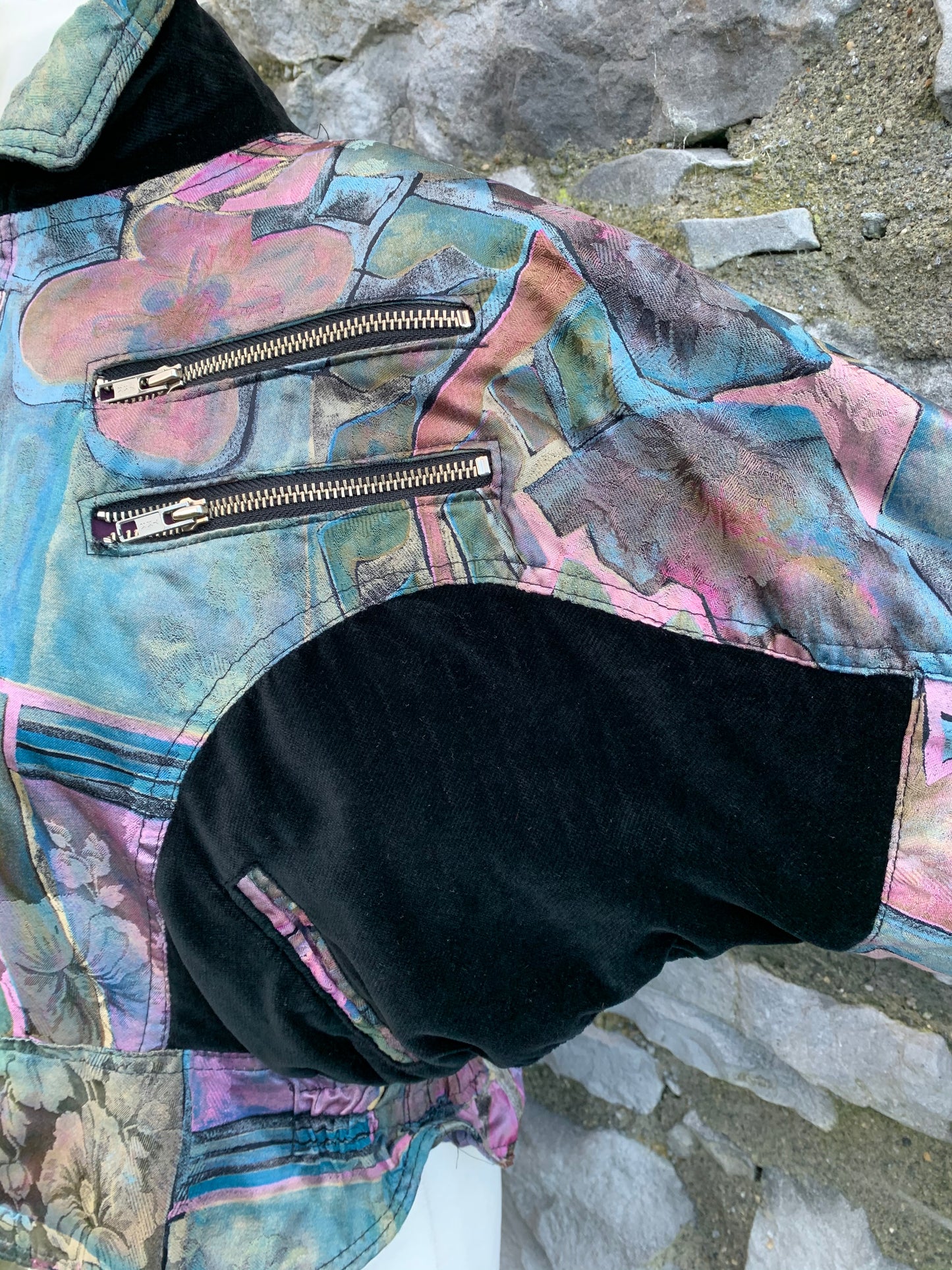 Kitsch black velvet and abstract jacket uk 10-12