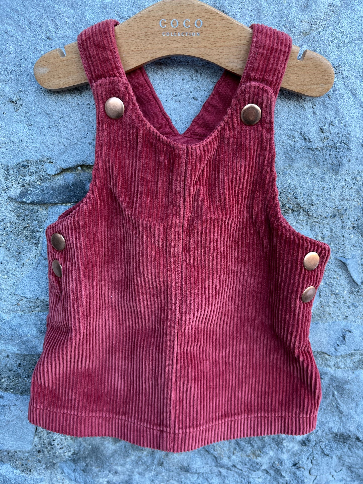 Maroon cord pinafore 0-3m (56-62cm)