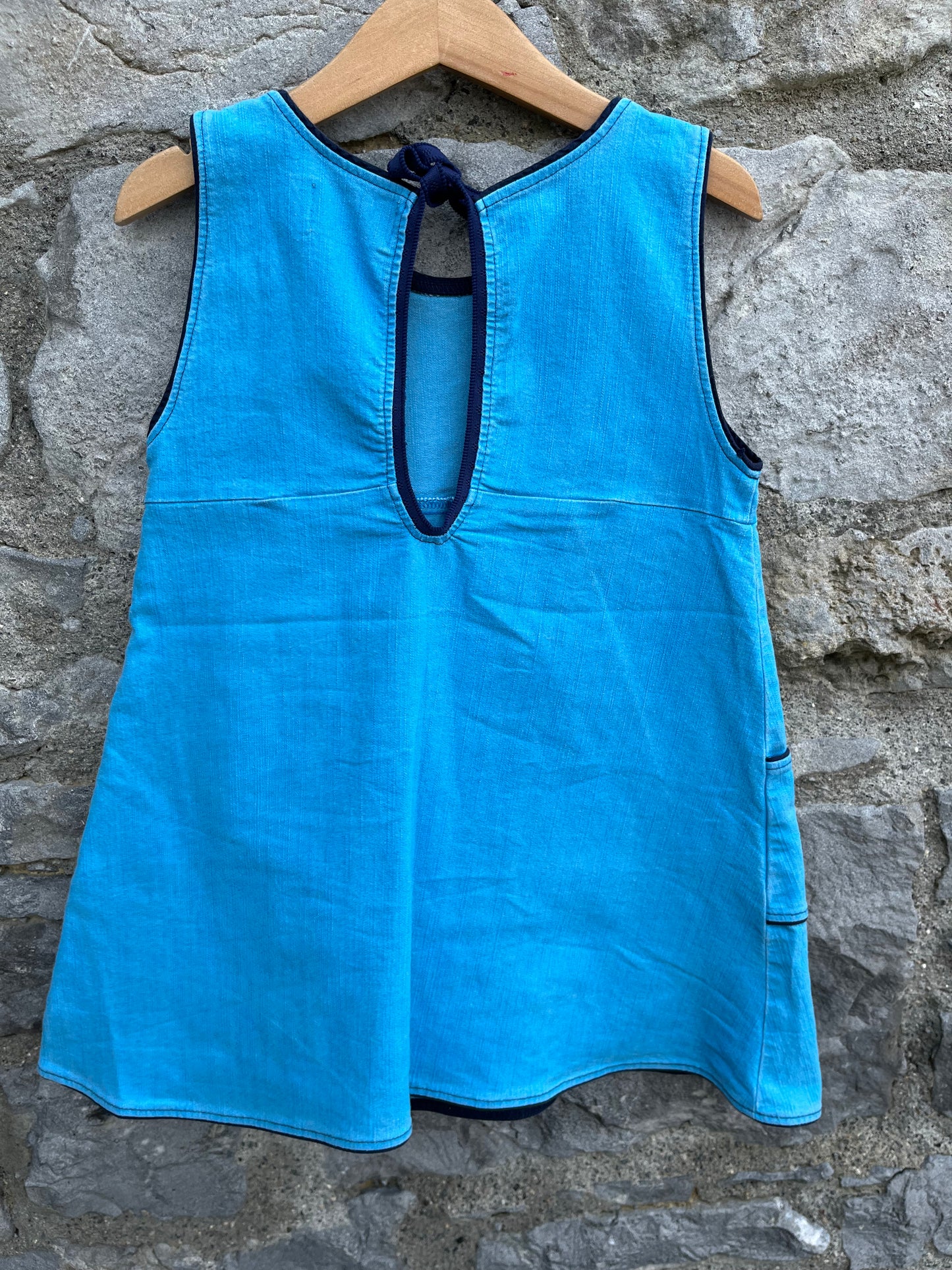 Blue denim pinafore 6-7y (116-122cm)