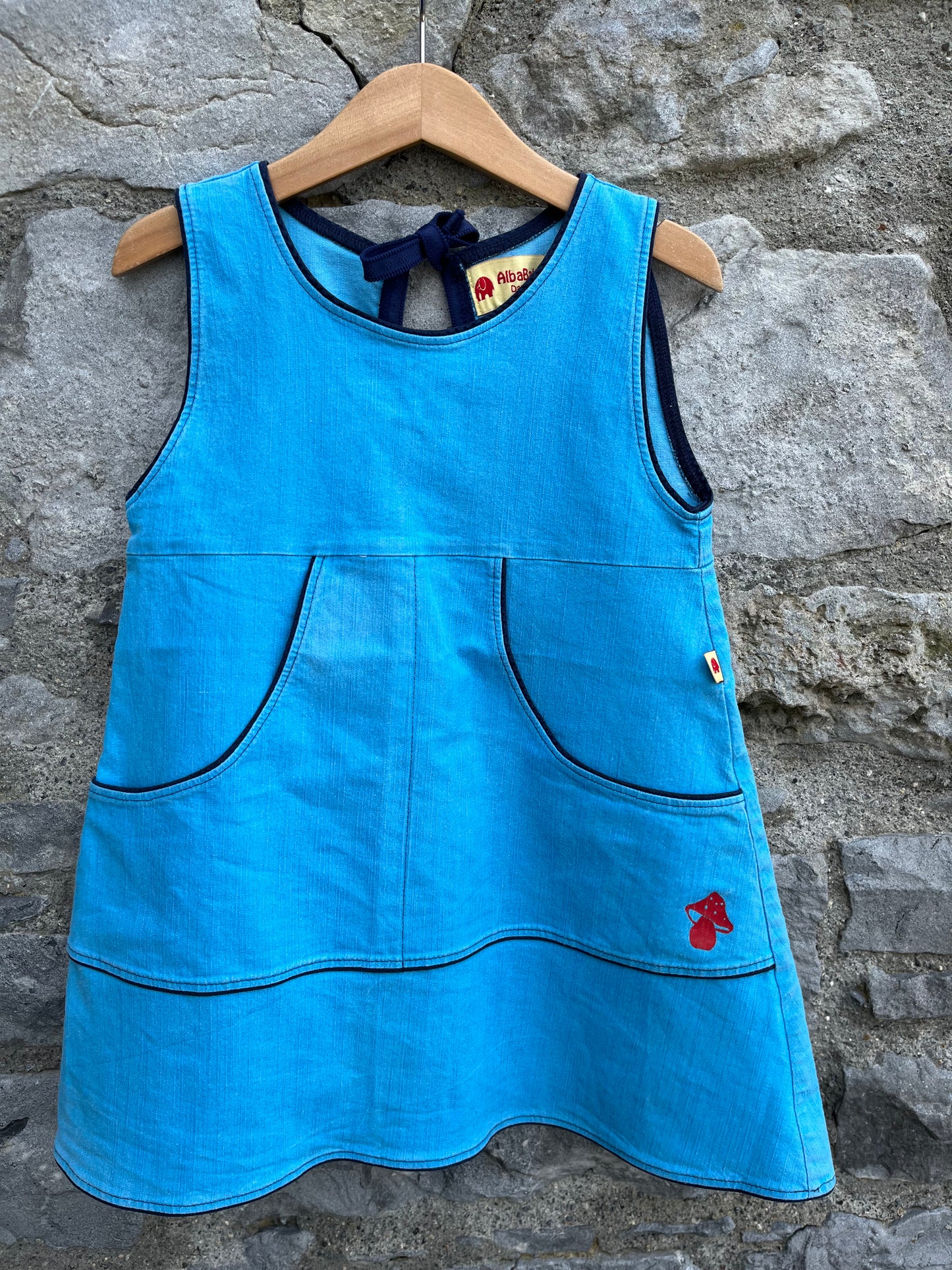 Blue denim pinafore 6-7y (116-122cm)