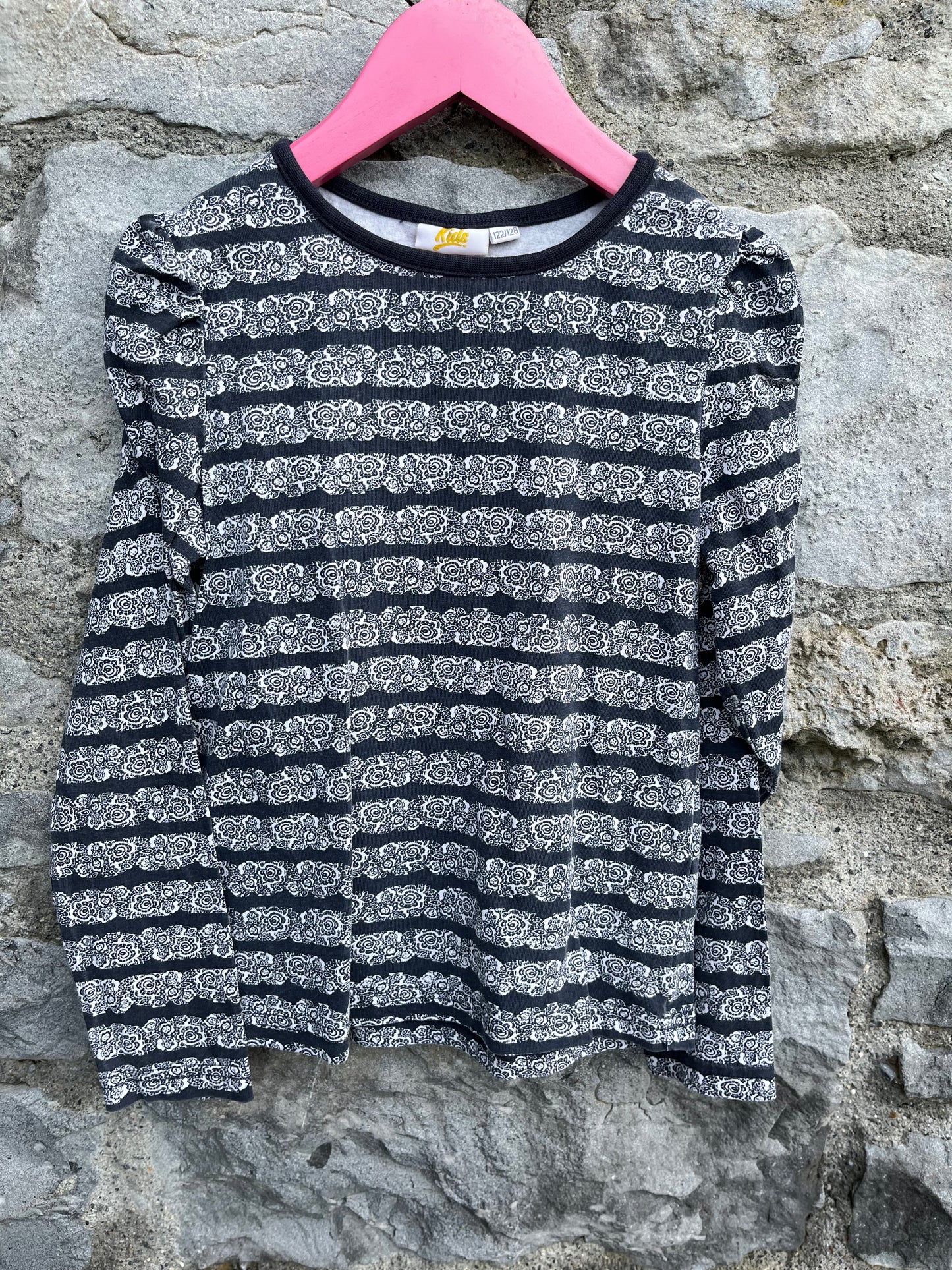 Floral navy top 6-7y (116-122cm)