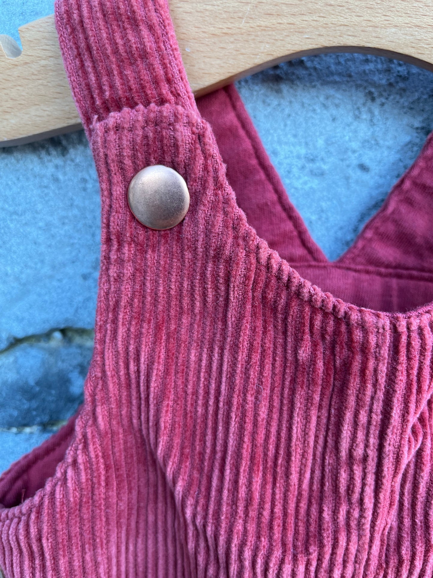 Maroon cord pinafore 0-3m (56-62cm)
