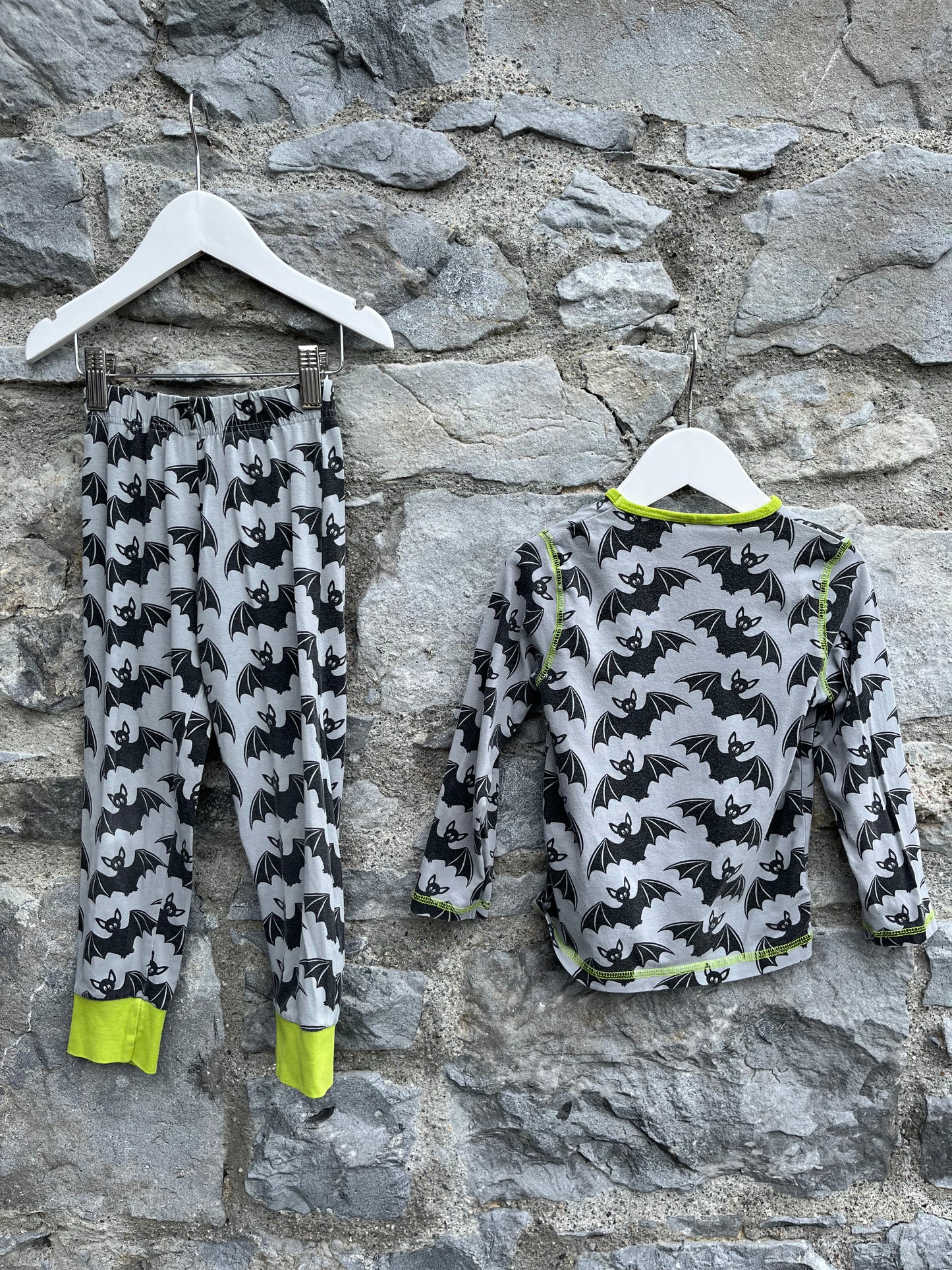 Bats pjs 3-4y (98-104cm)
