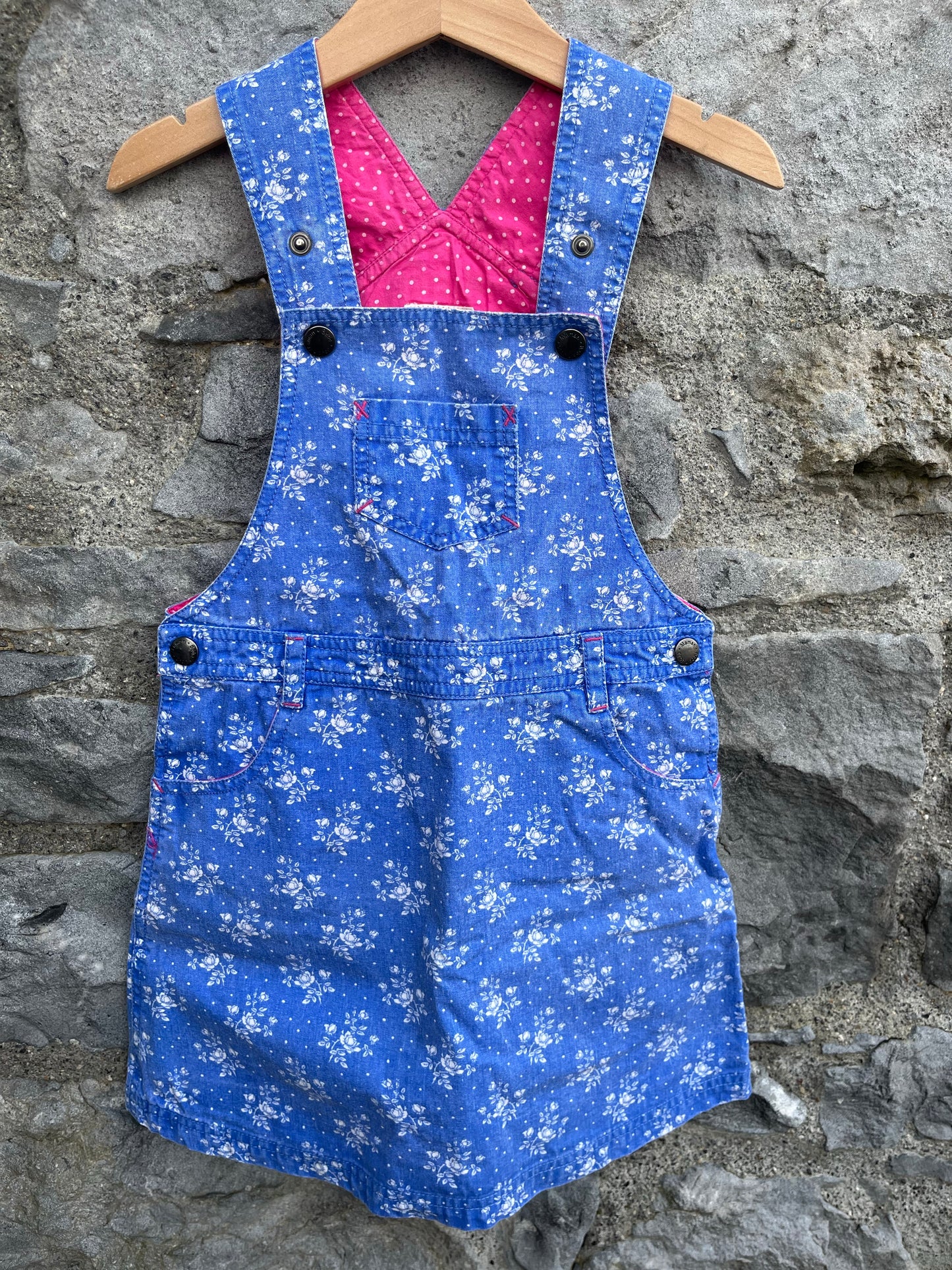 Blue floral pinafore 4-5y (104-110cm)