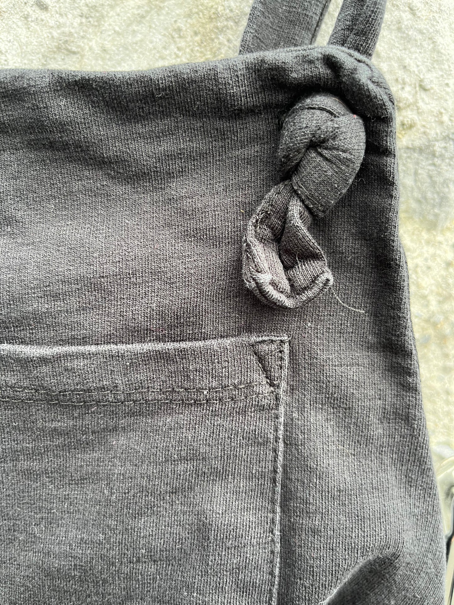 Black dungarees 4-5y (104-110cm)