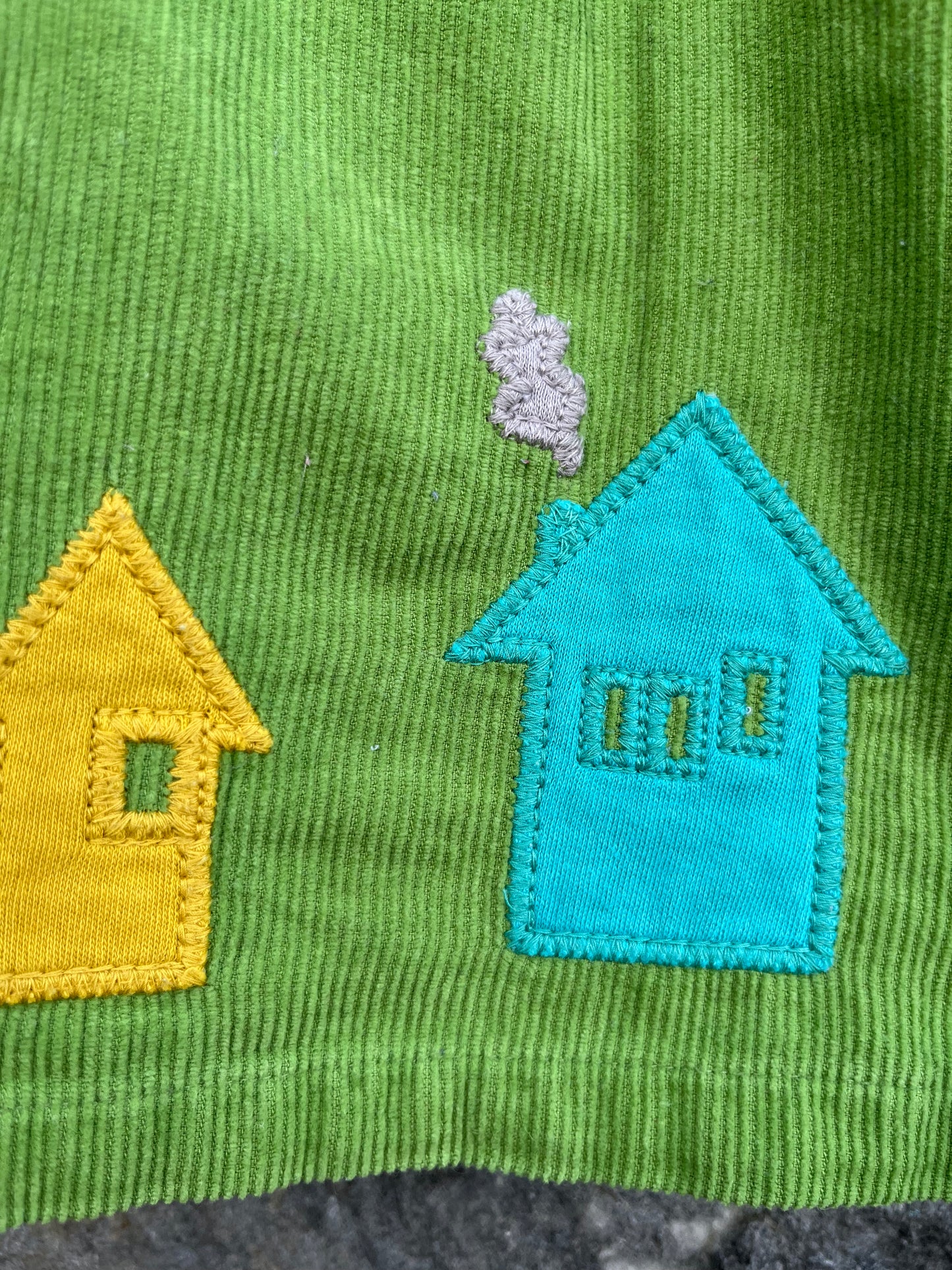 Green cord pinafore 6-12m (68-80cm)