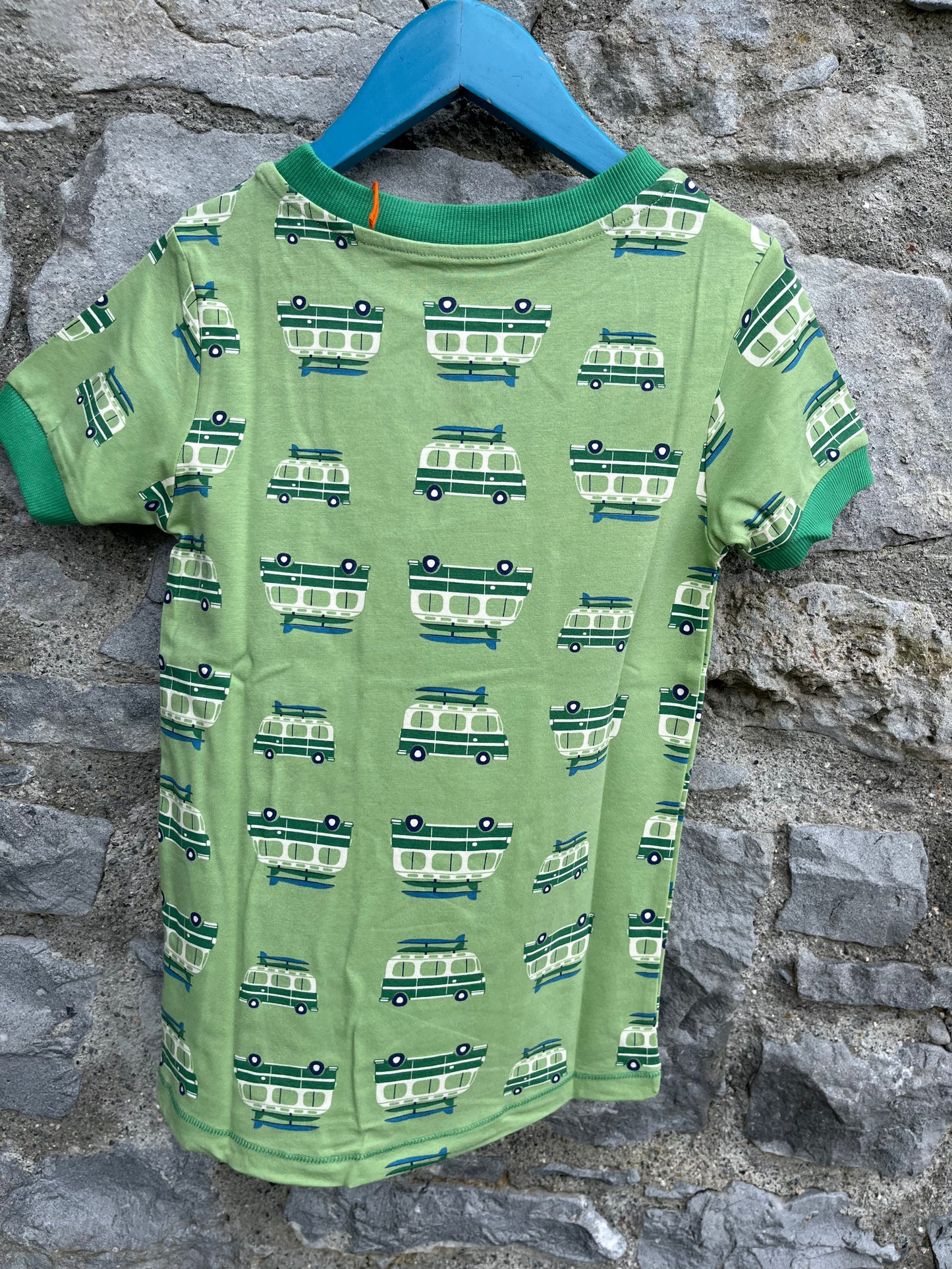 Green autovans on the road T-shirt 9y (134cm)