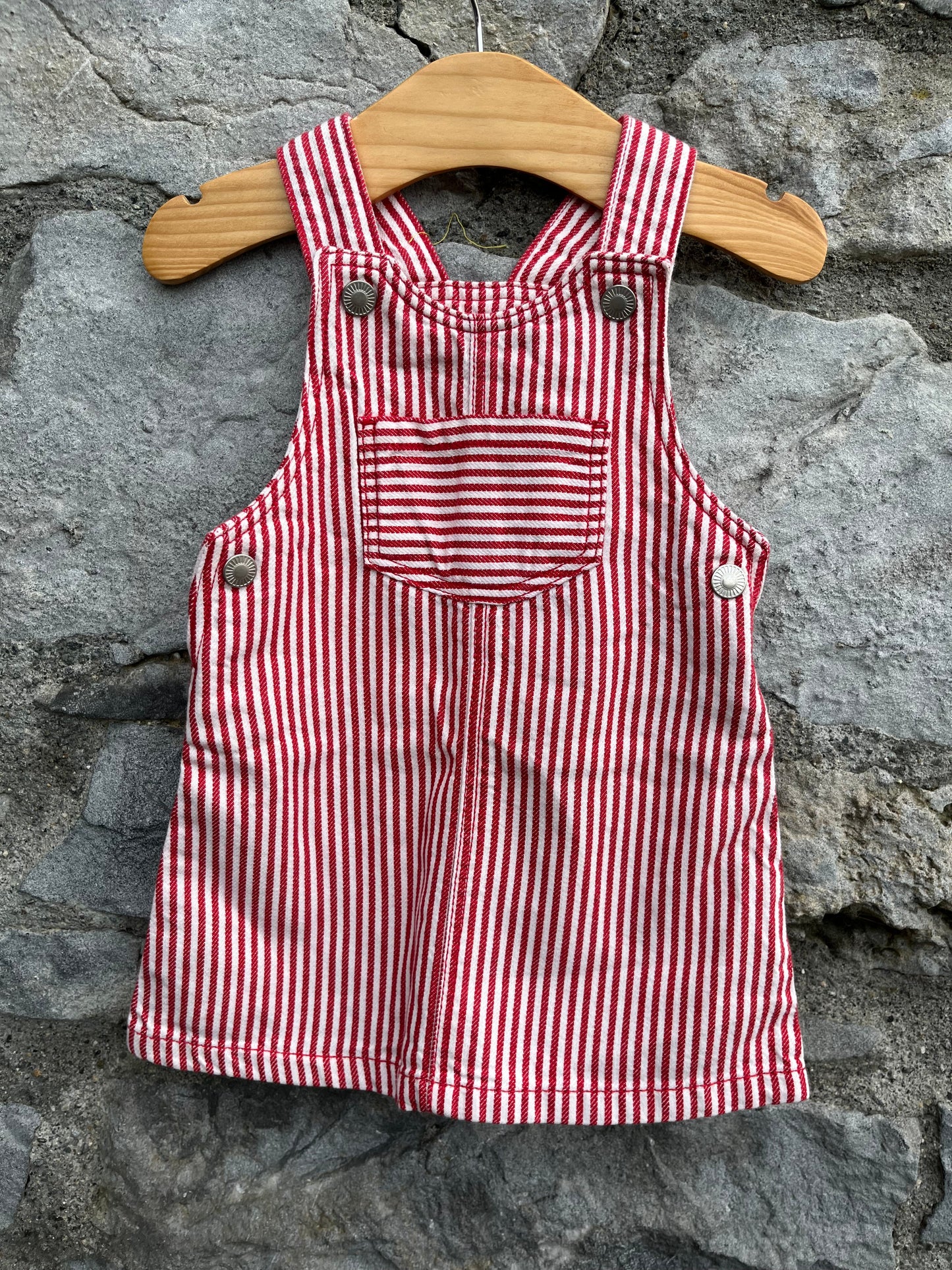 Red&white pinafore 0-3m (56-62cm)