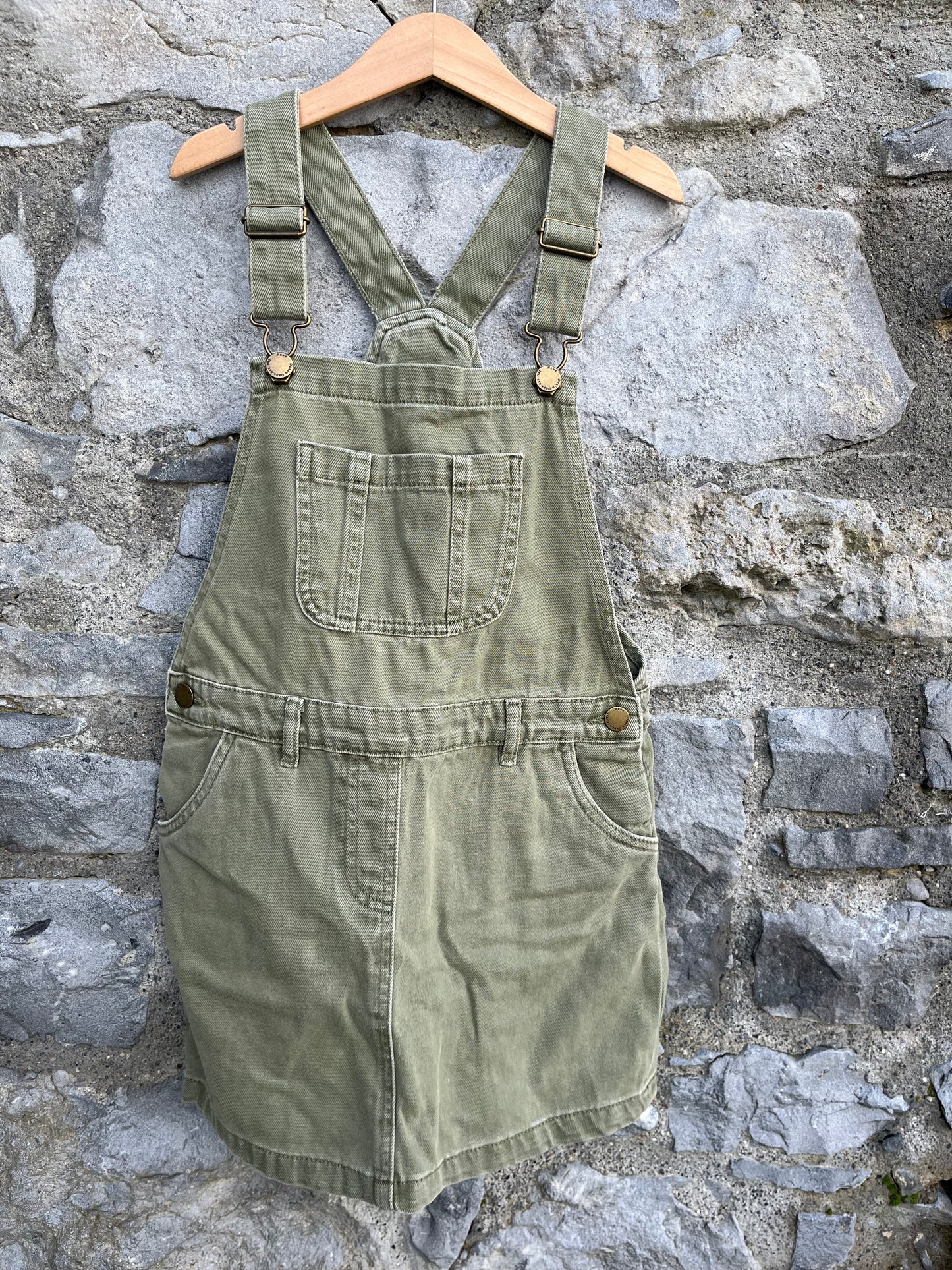 Khaki pinafore 8y (128cm)