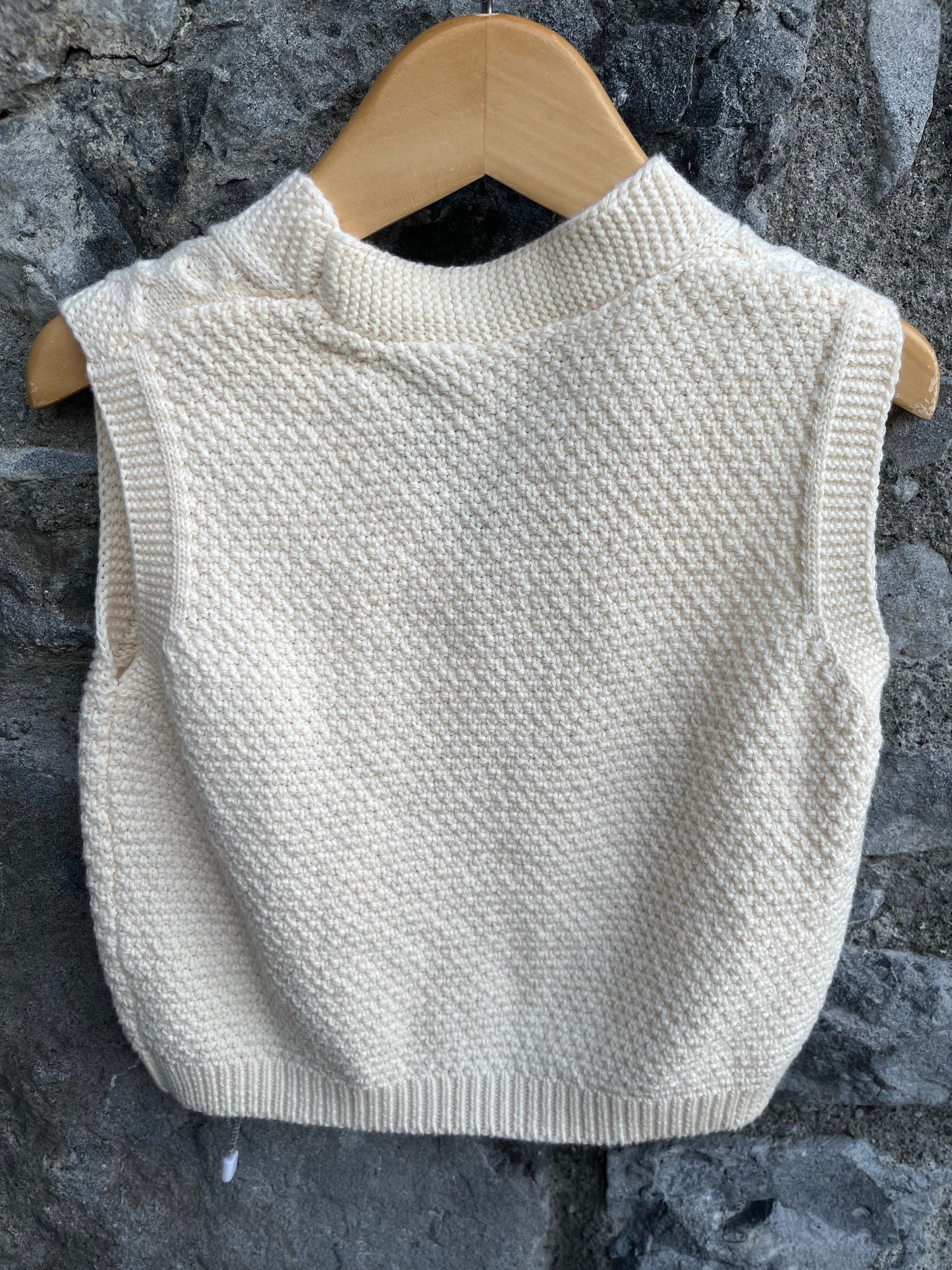 Knitted gilet 18m (86cm)