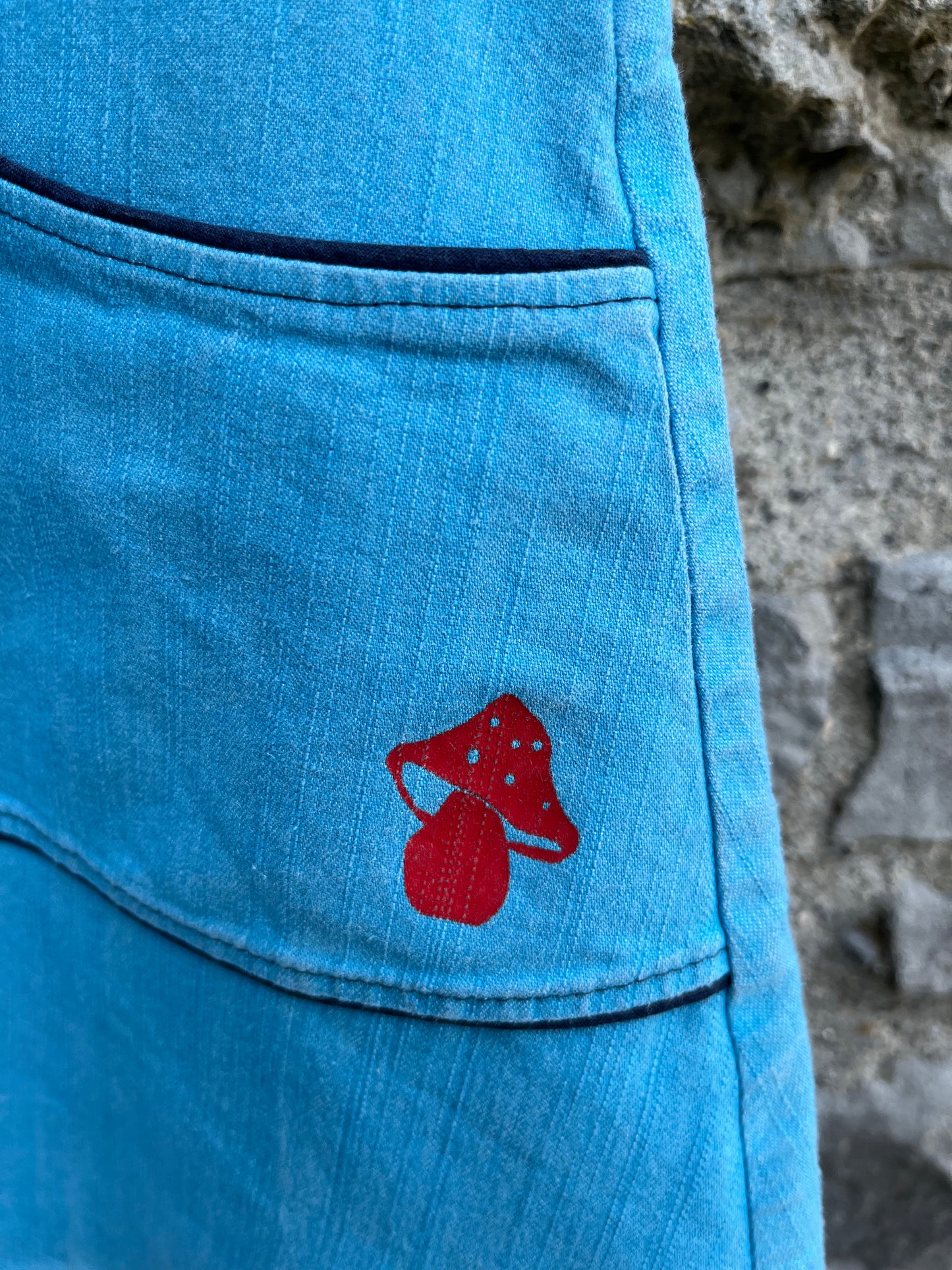 Blue denim pinafore 6-7y (116-122cm)