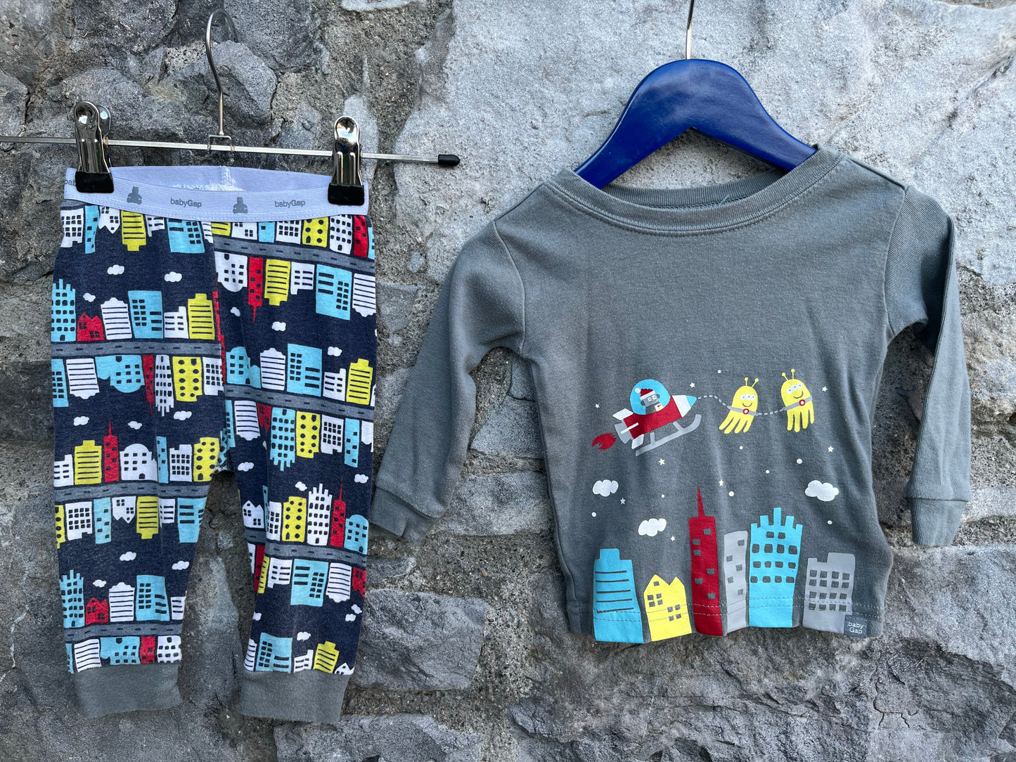 UFO Christmas pj 6-9m (68-74cm)