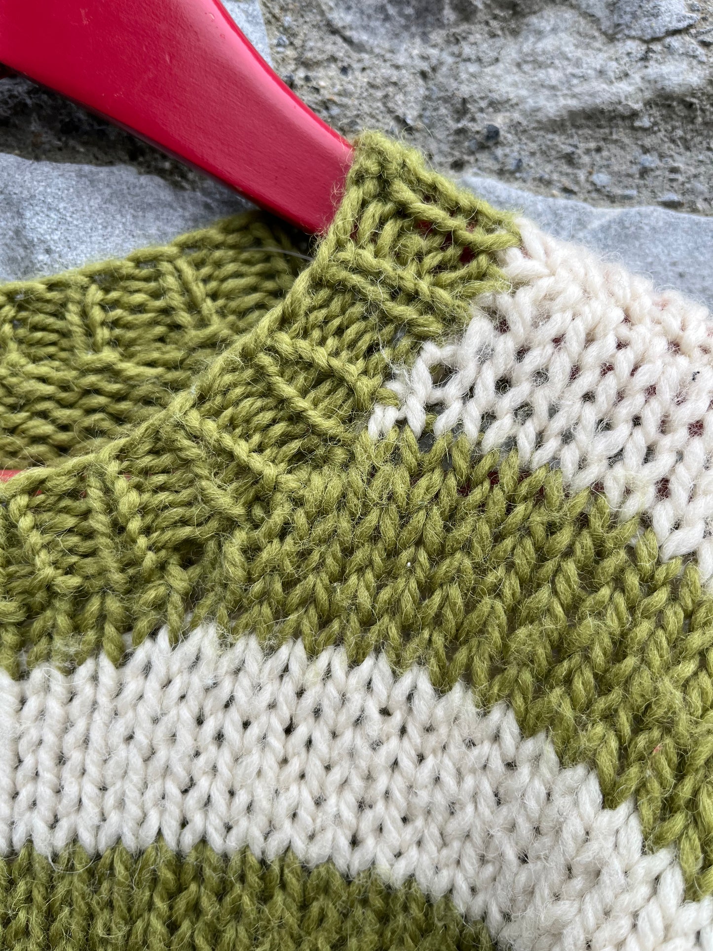 Green&beige jumper 4-5y (104-110cm)