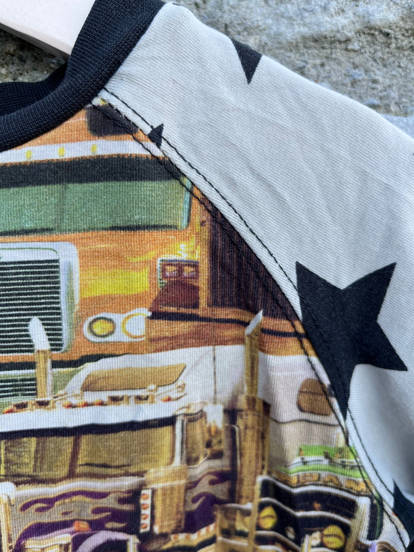Trucks raglan T-shirt 4-5y (104-110cm)