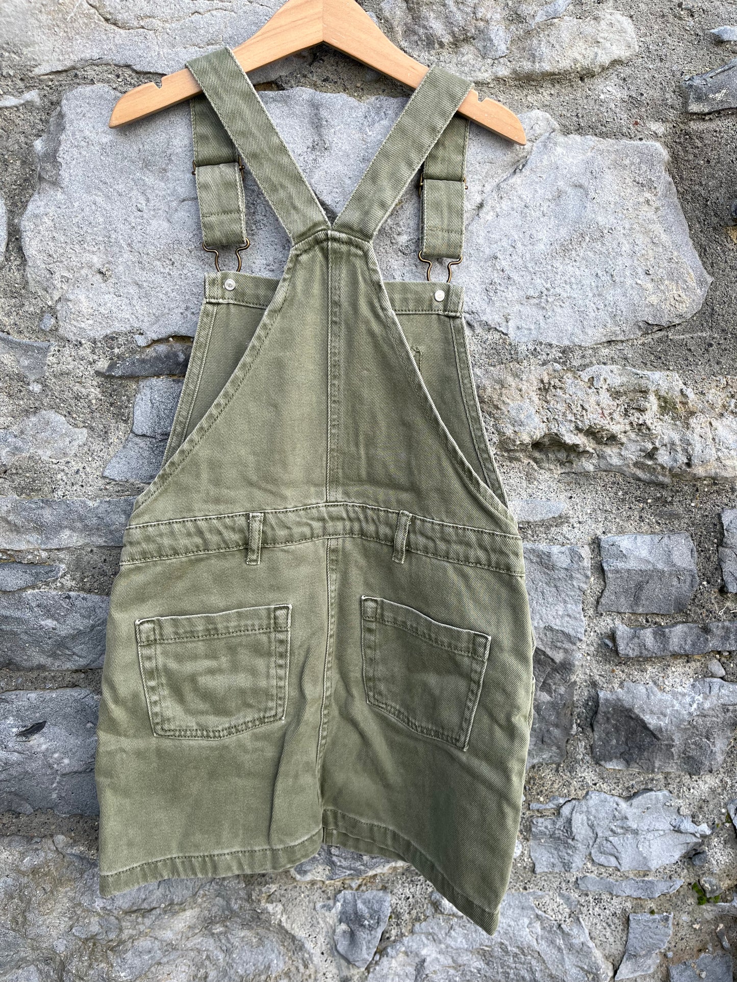 Khaki pinafore 8y (128cm)