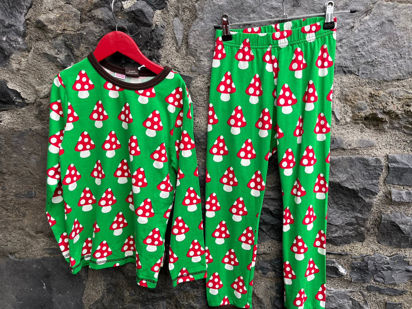 Mushroom pjs 7-8y (122-128cm)