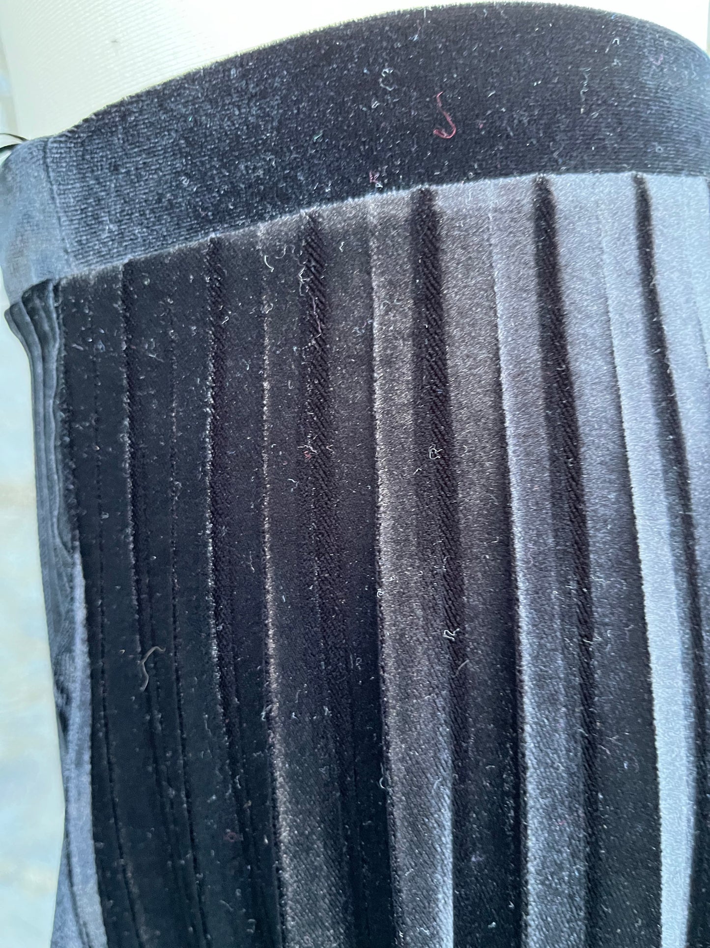 Velvet pleated skirt uk 10