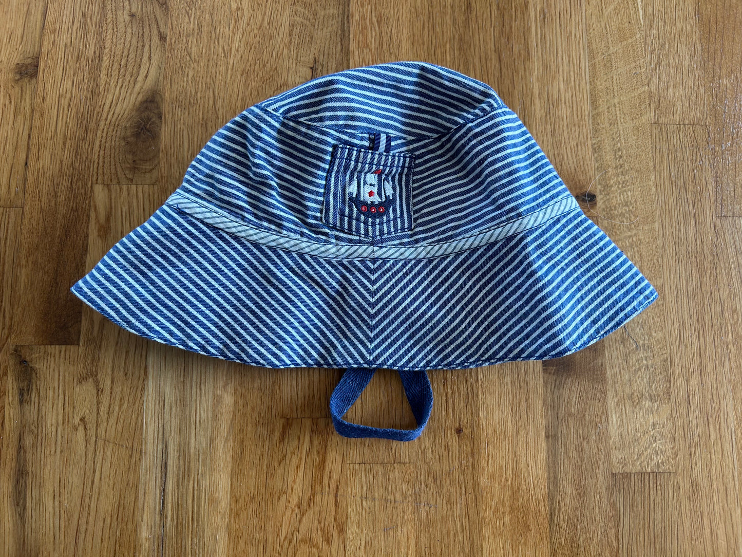 Navy stripy hat  12-24m (80-92cm)