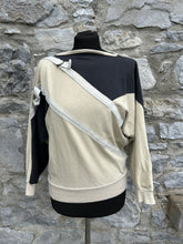 Load image into Gallery viewer, 90s beige&amp;navy sweatshirt uk 8
