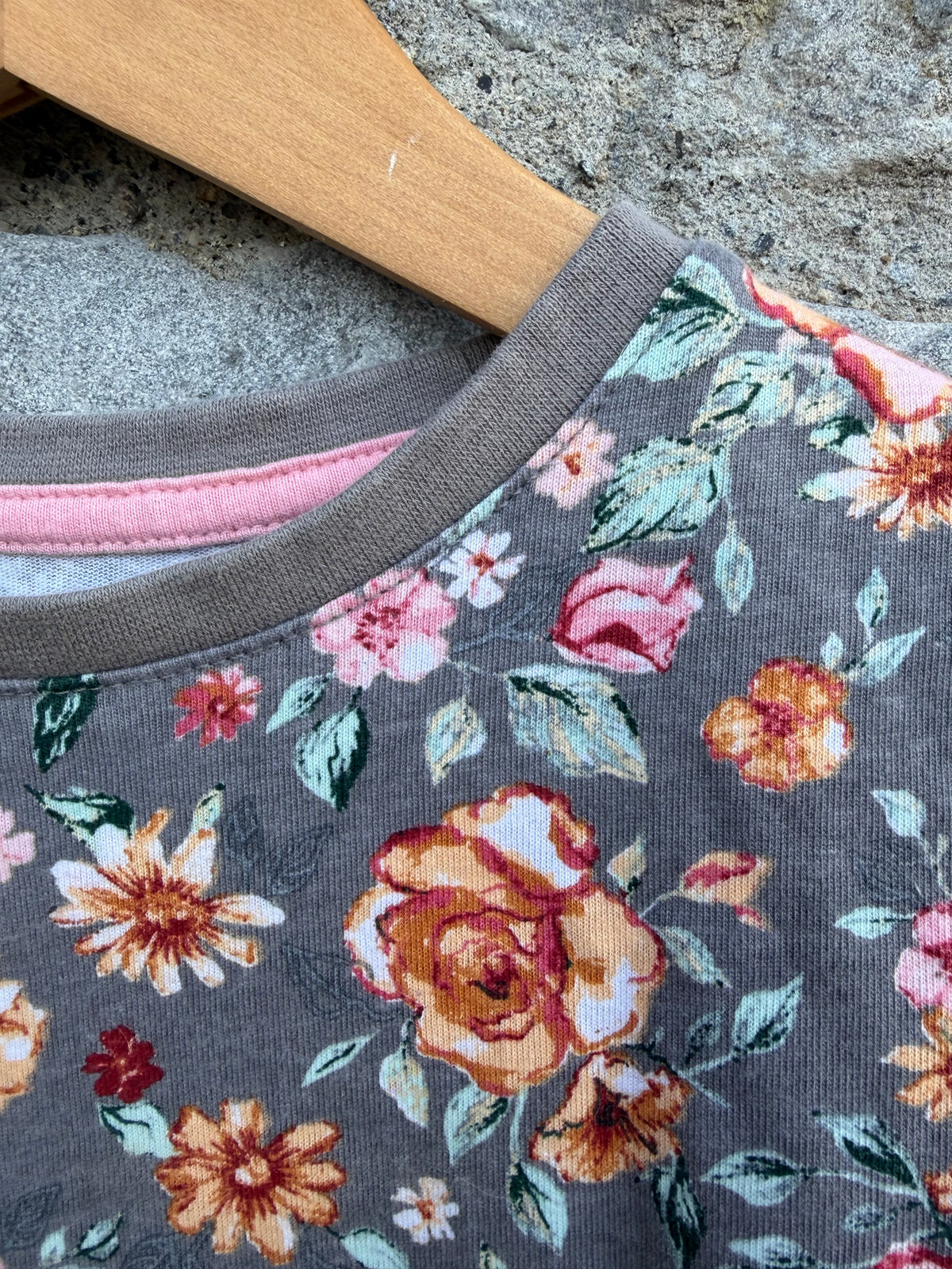 Flowers grey top  8y (128cm)