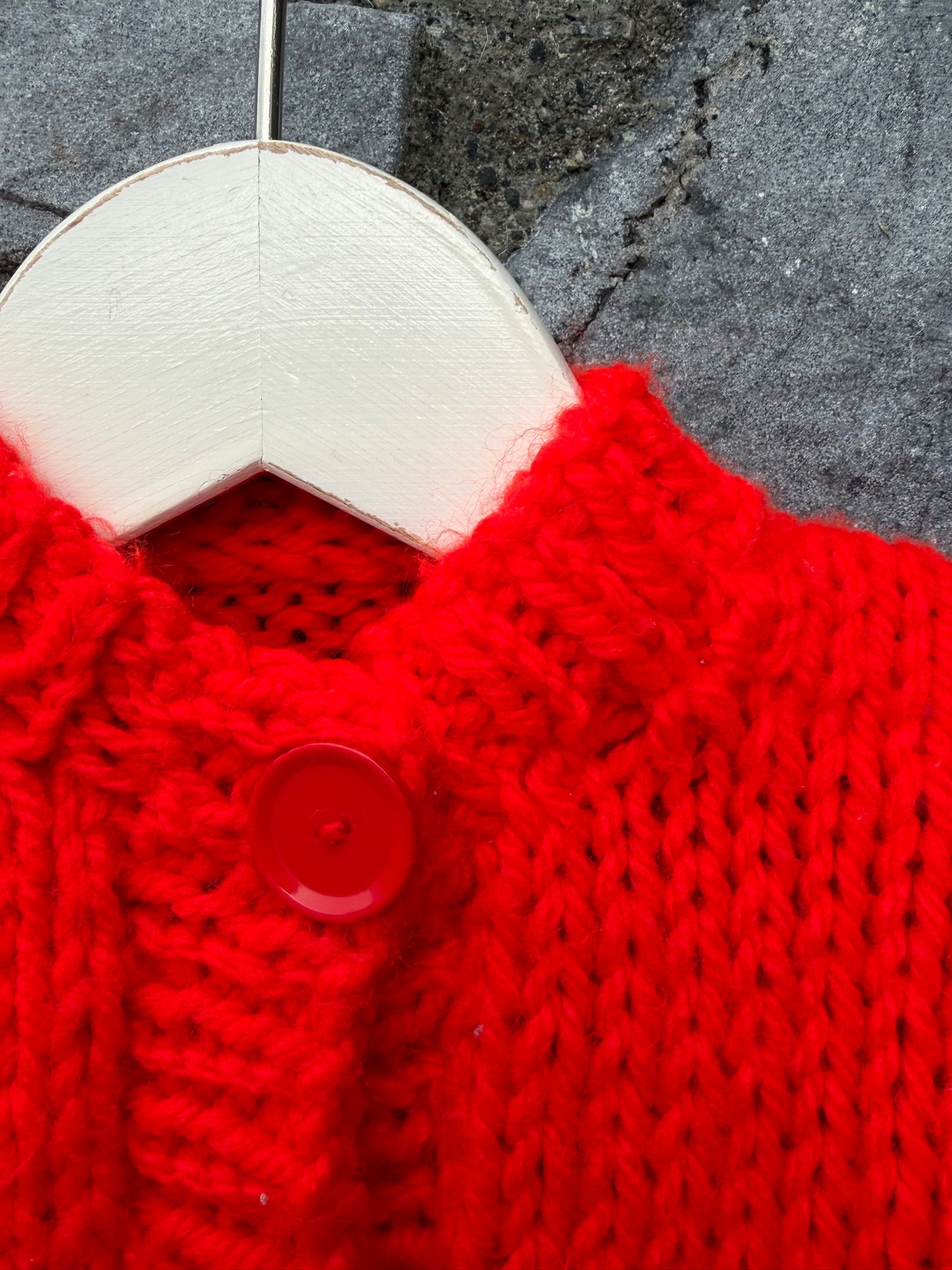 Red cardigan  0-3m (56-62cm)