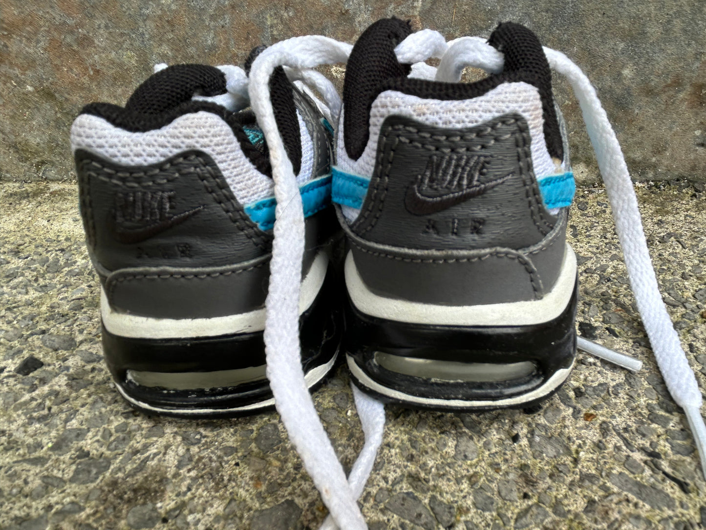 Black&white runners  uk 1.5 (eu 17)