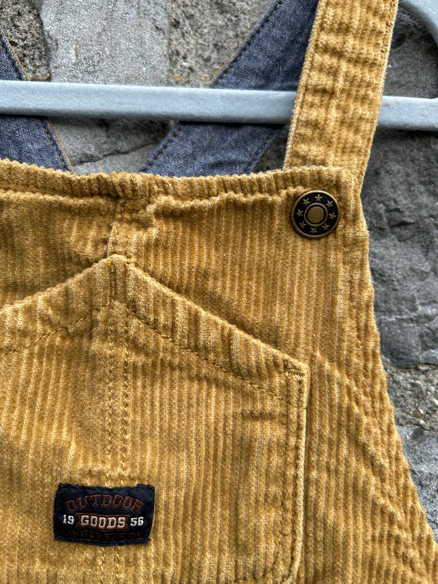 Mustard cord dungarees  4-5y (104-110cm)