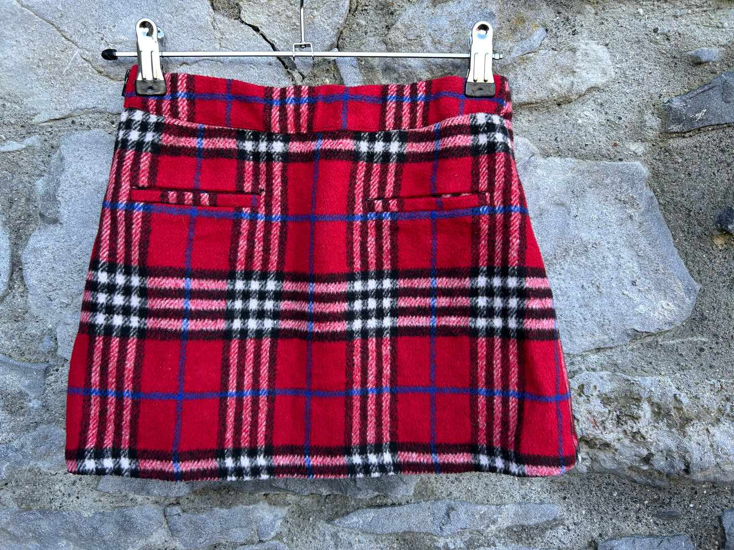 Red check skirt  7-8y (122-128cm)