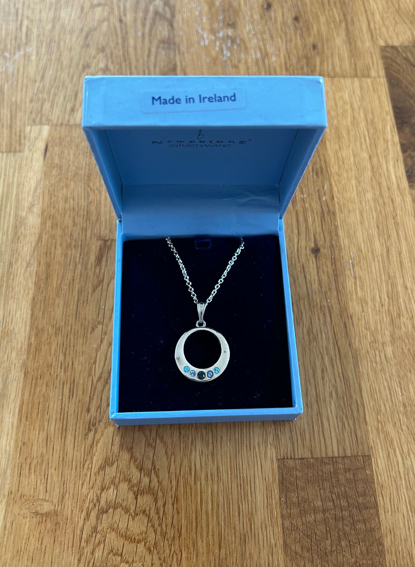 Circle & blue stone necklace