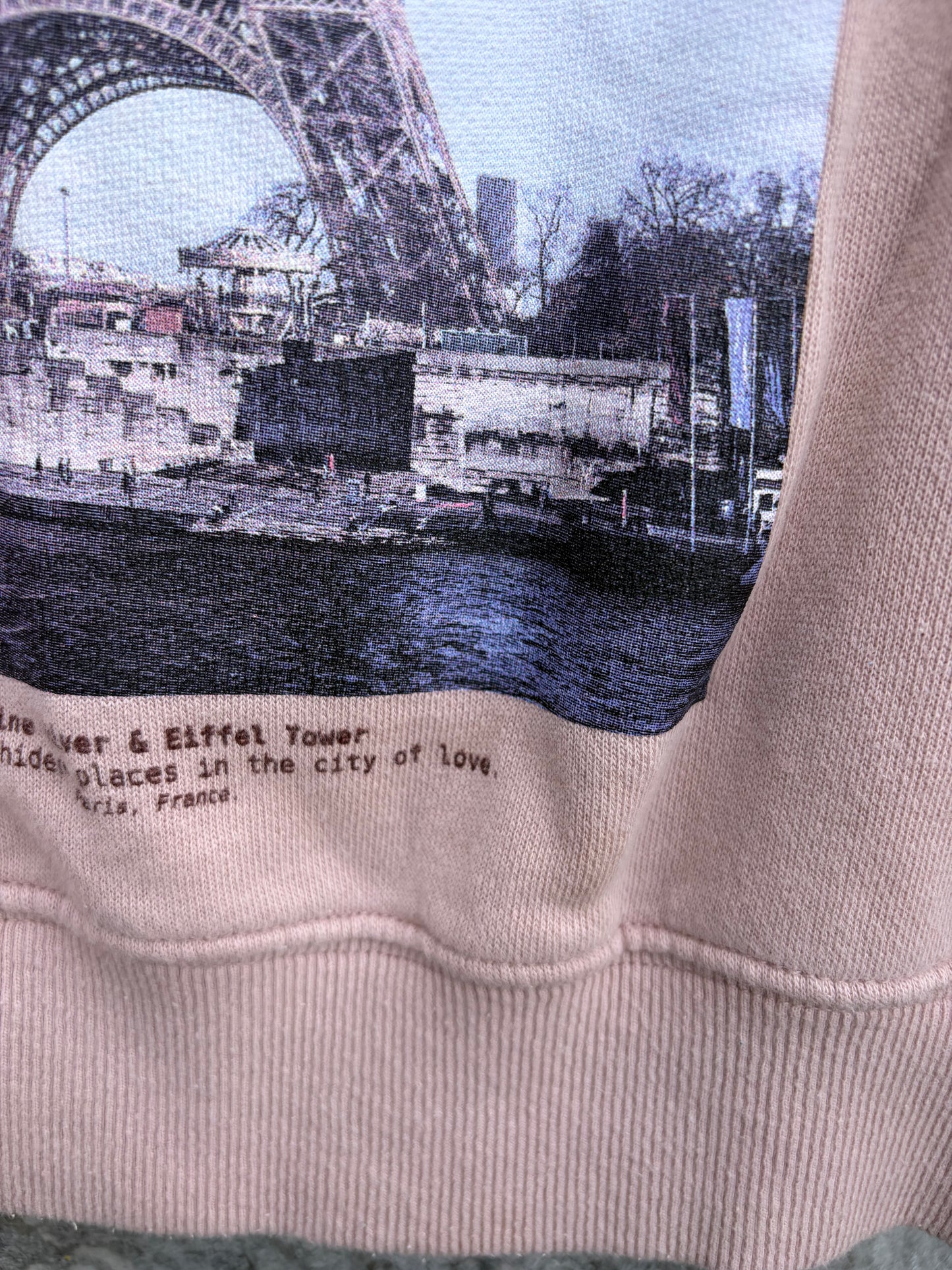Eiffel Tower sweatshirt  6-7y (116-122cm)