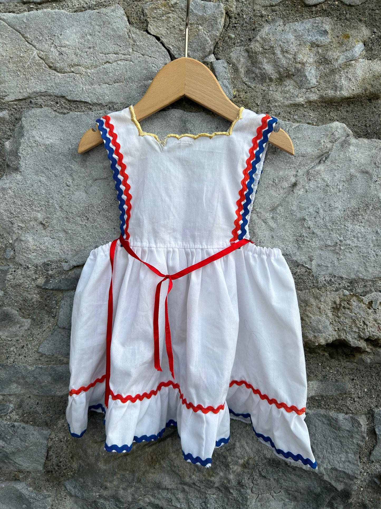 Folk embroidered white pinafore  0-6m (56-68cm)