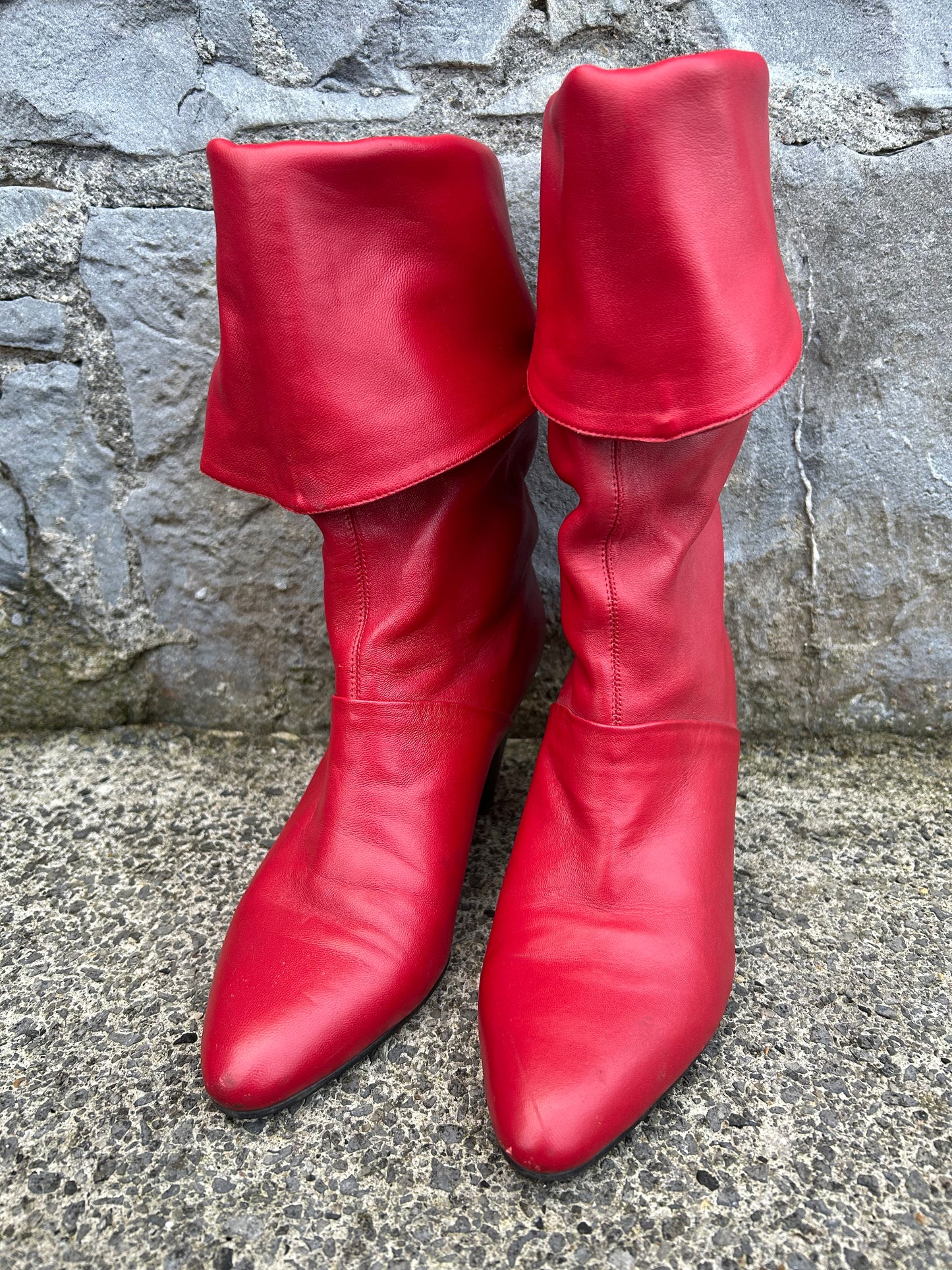 80s red leather boots  uk 6 (eu 39)