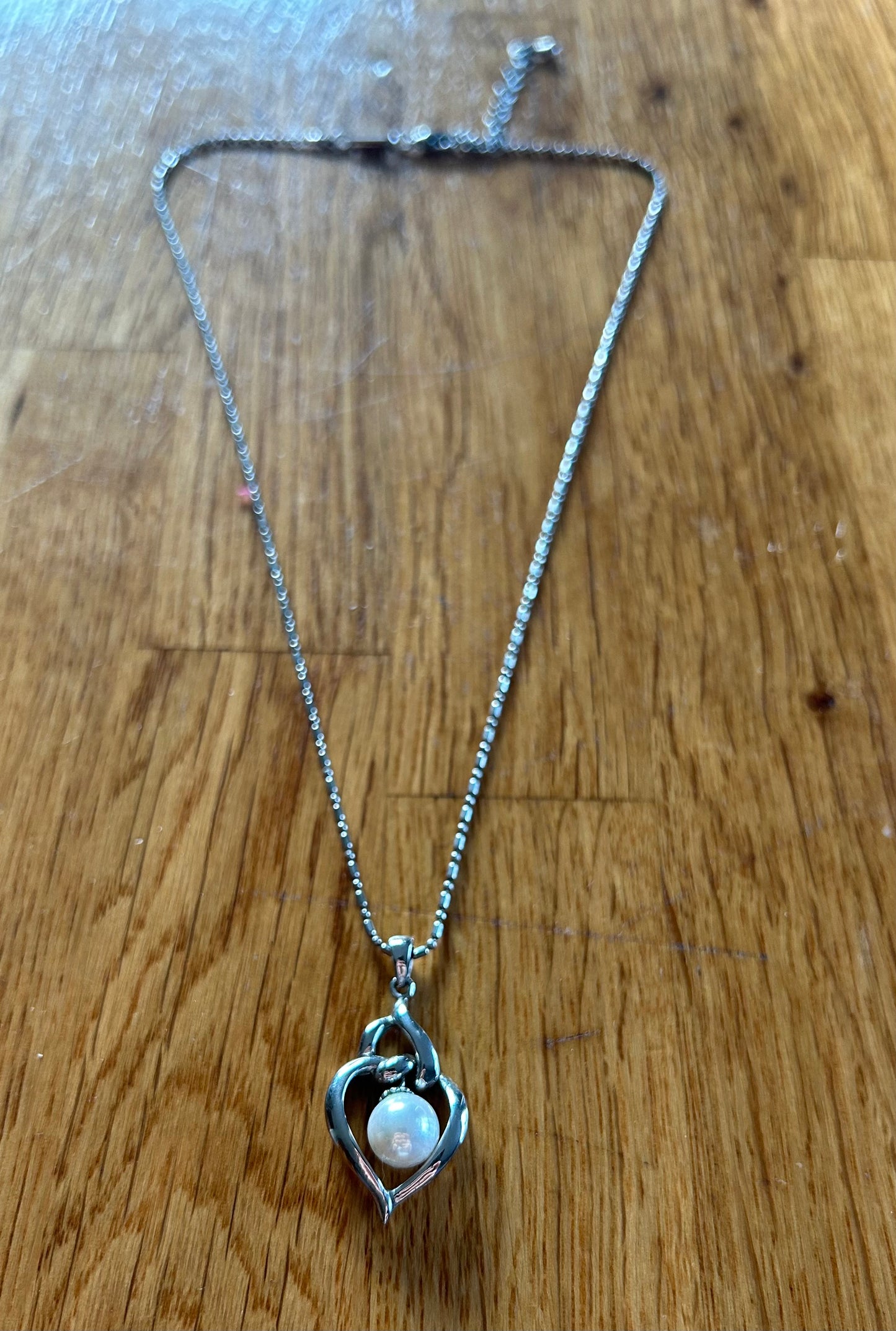 Single pearl necklace