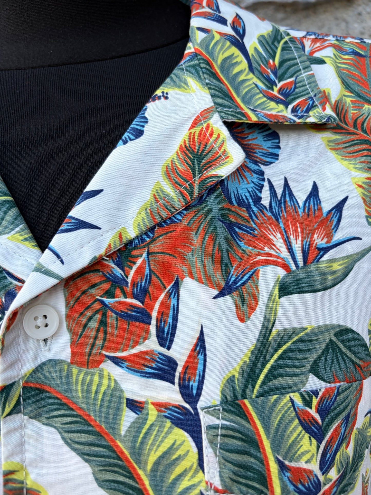 90s tropical flowers shirt Medium