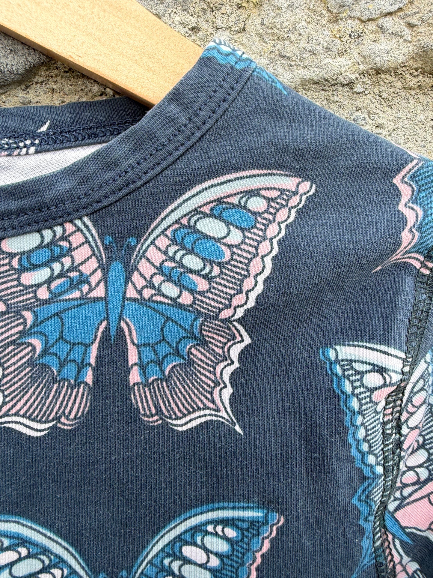Butterfly navy top  5-6y (110-116cm)
