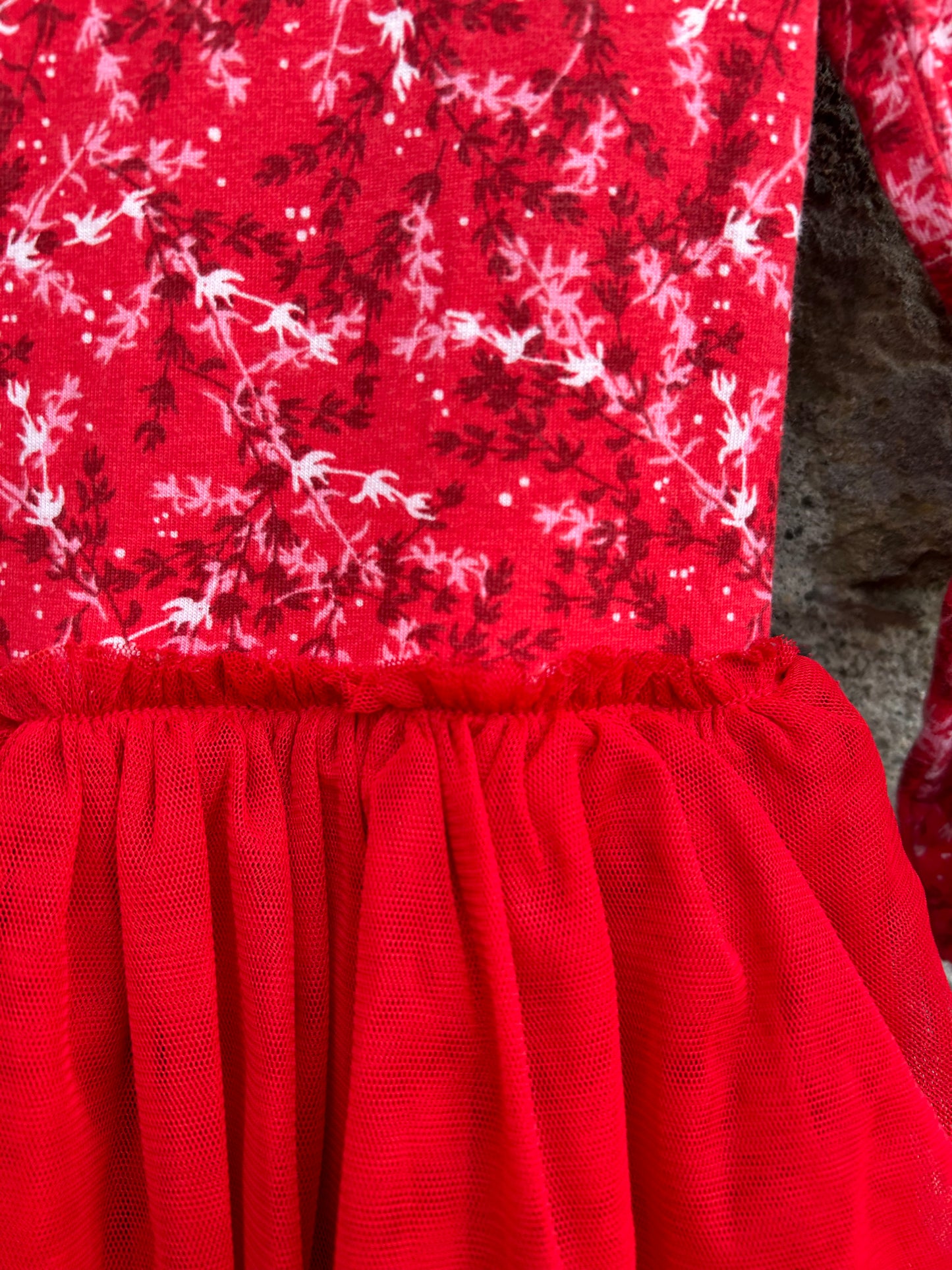 Red berries&tulle dress  7-8y (122-128cm)