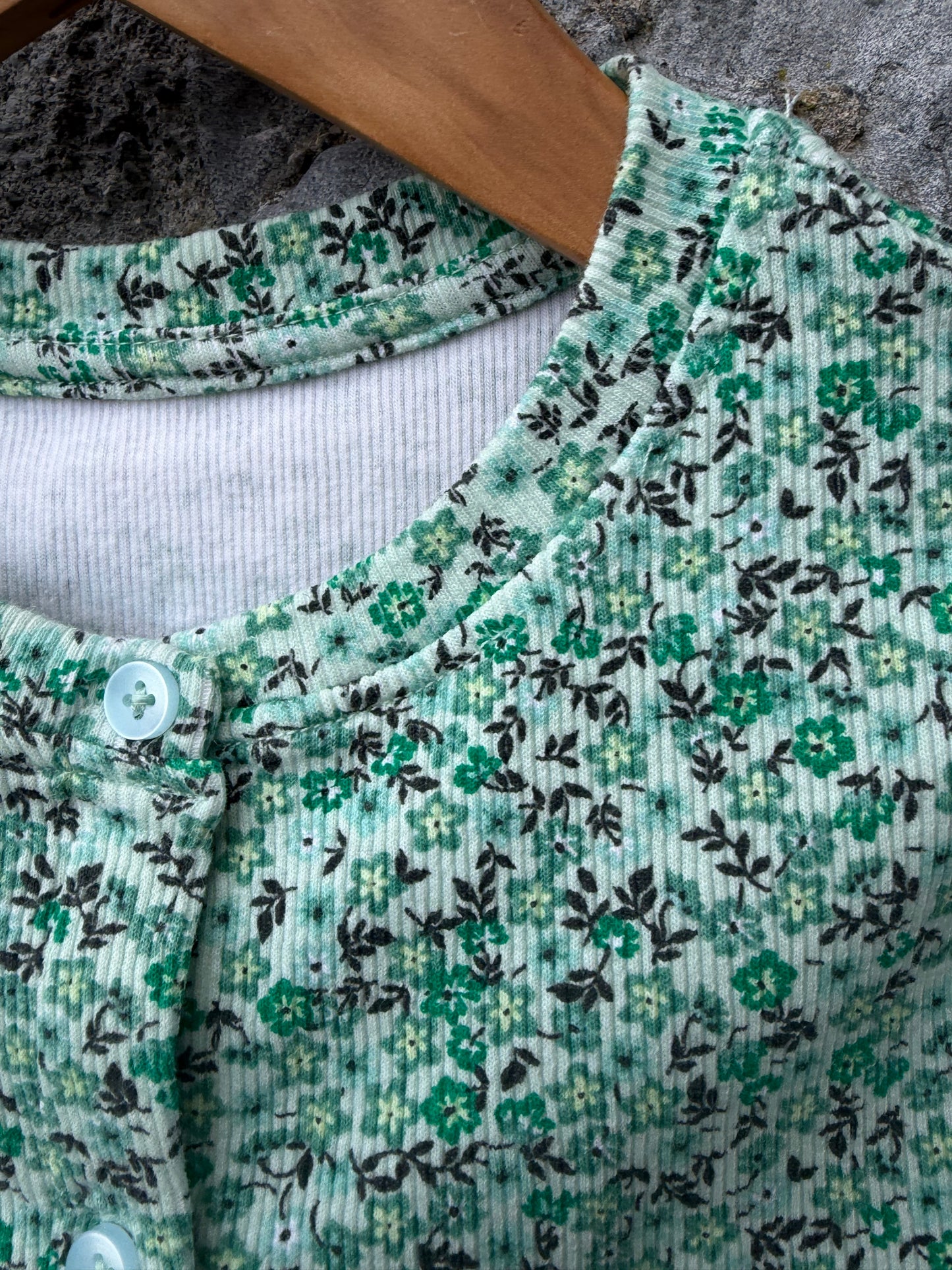 Green floral top 9-10y (134-140cm)