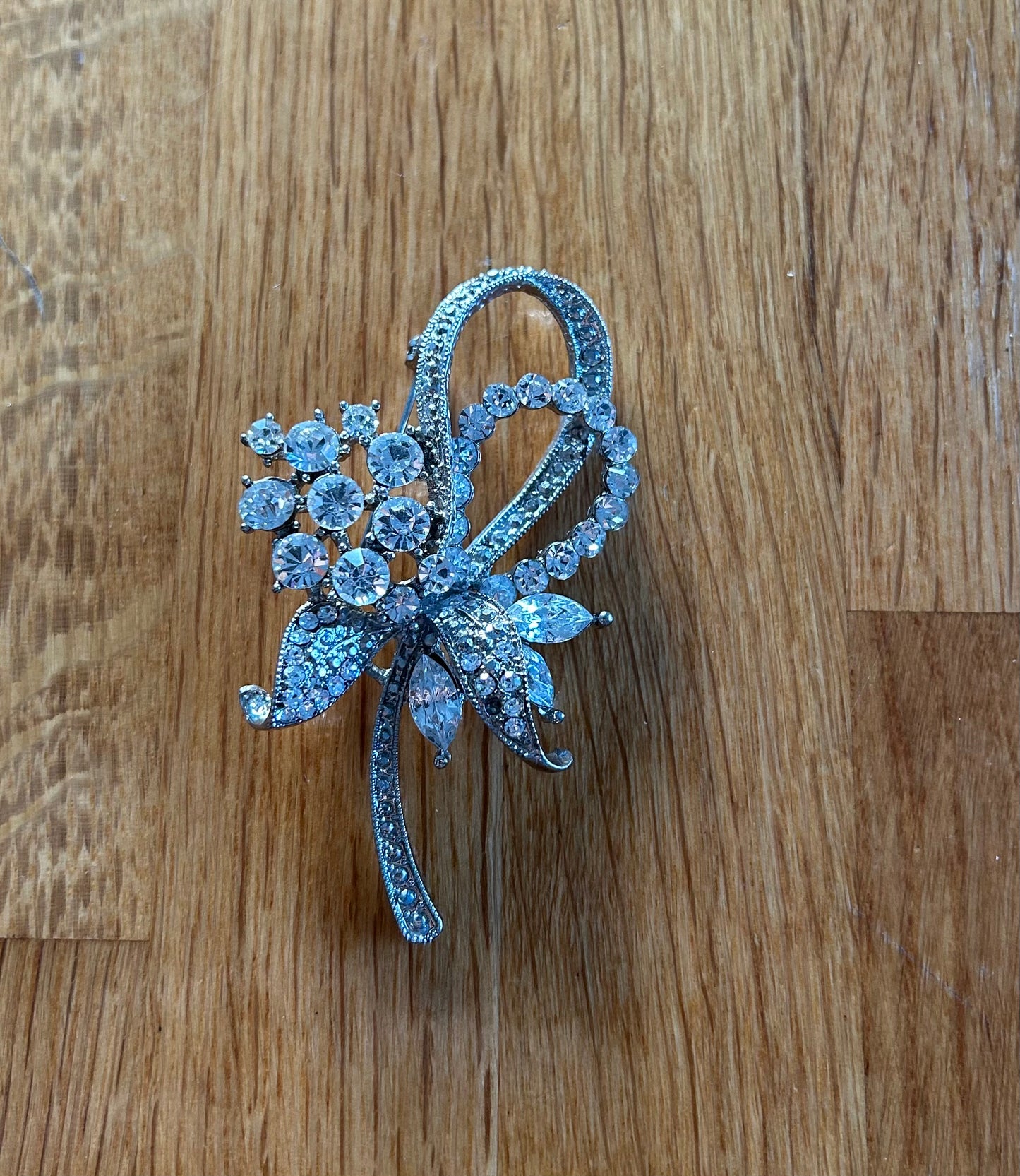 Grapes brooch