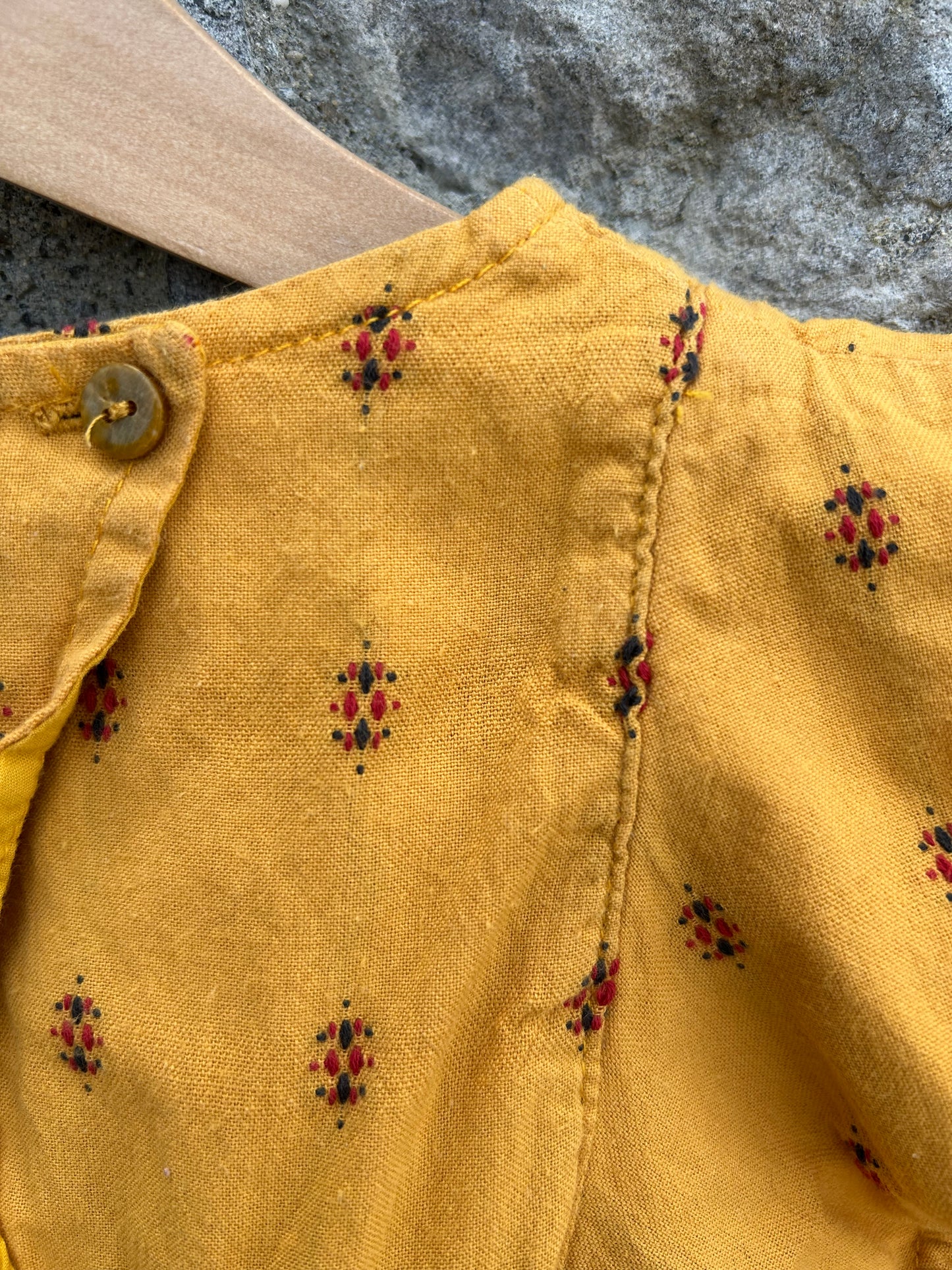 Mustard ruffles sleeves dress  3-4y (98-104cm)