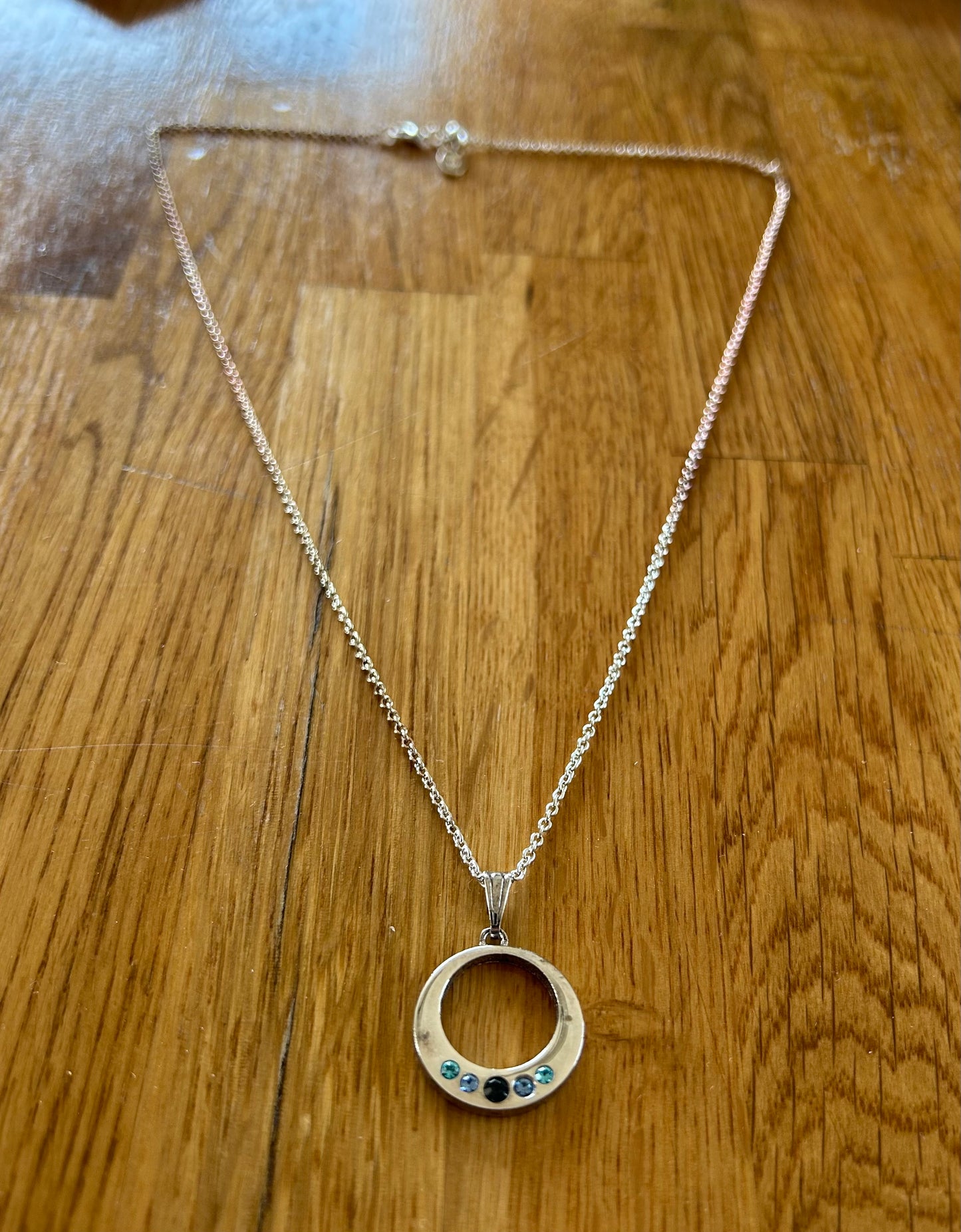 Circle & blue stone necklace