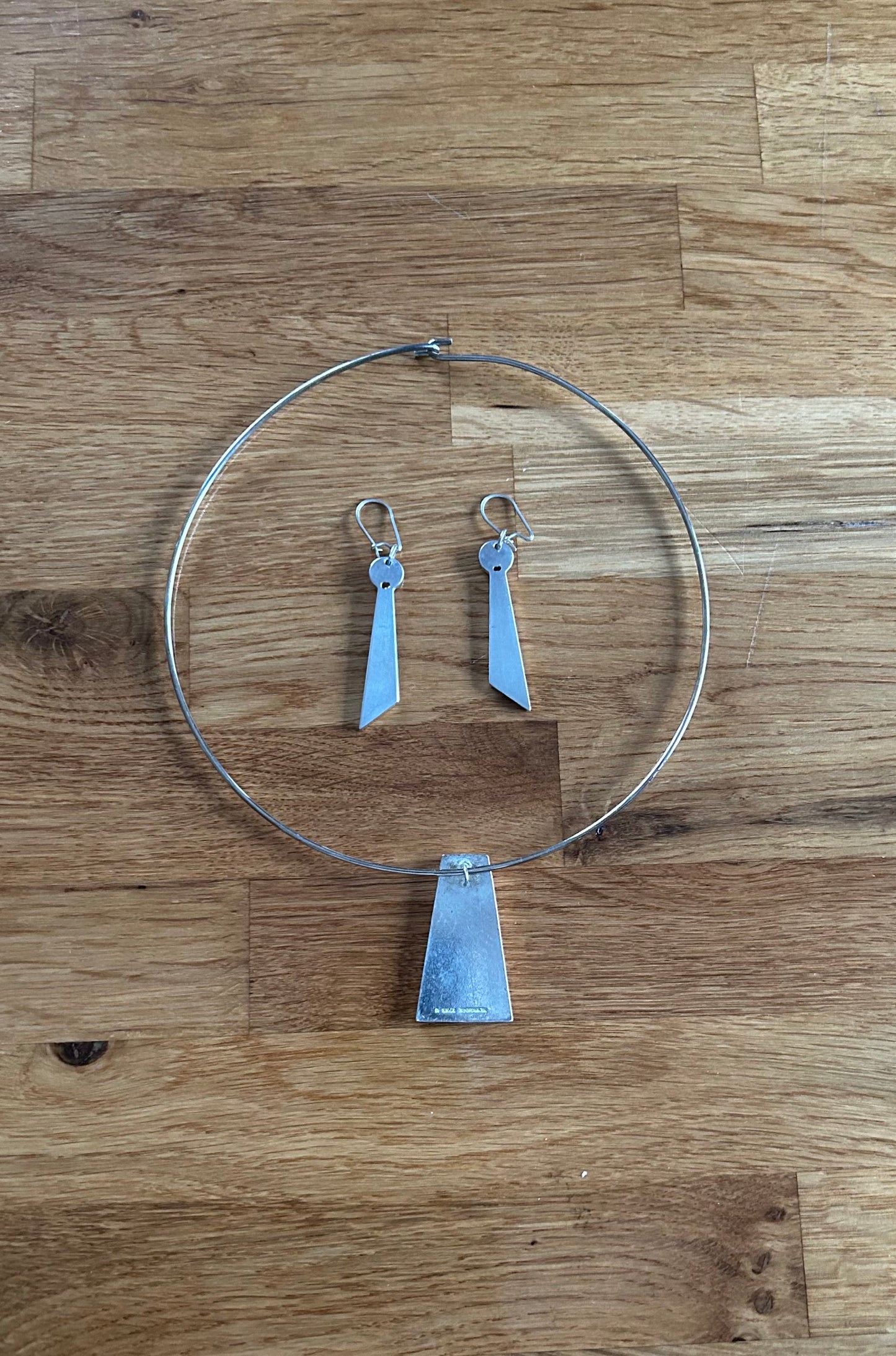 Geometric necklace earrings set